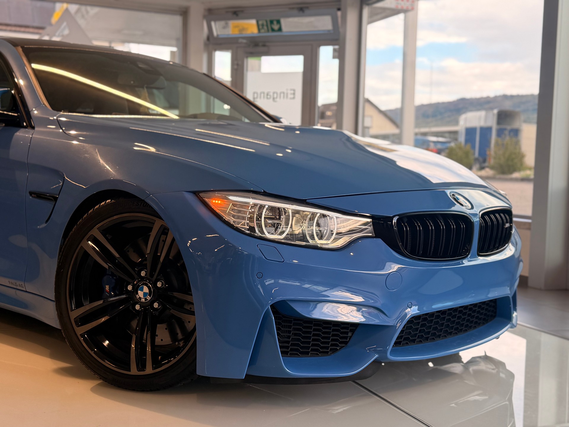 BMW M4 Coupé Handschalter-showroom-element-1