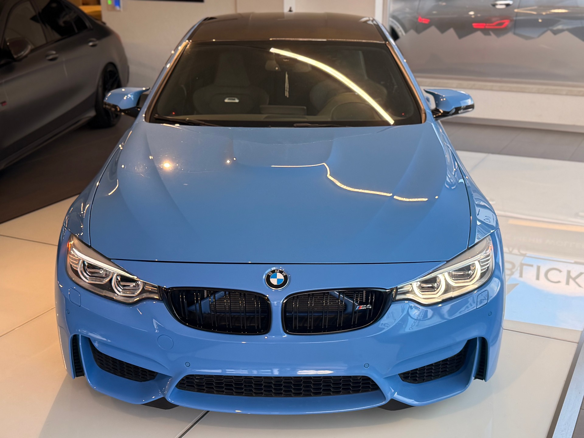 BMW M4 Coupé Handschalter-showroom-element-3