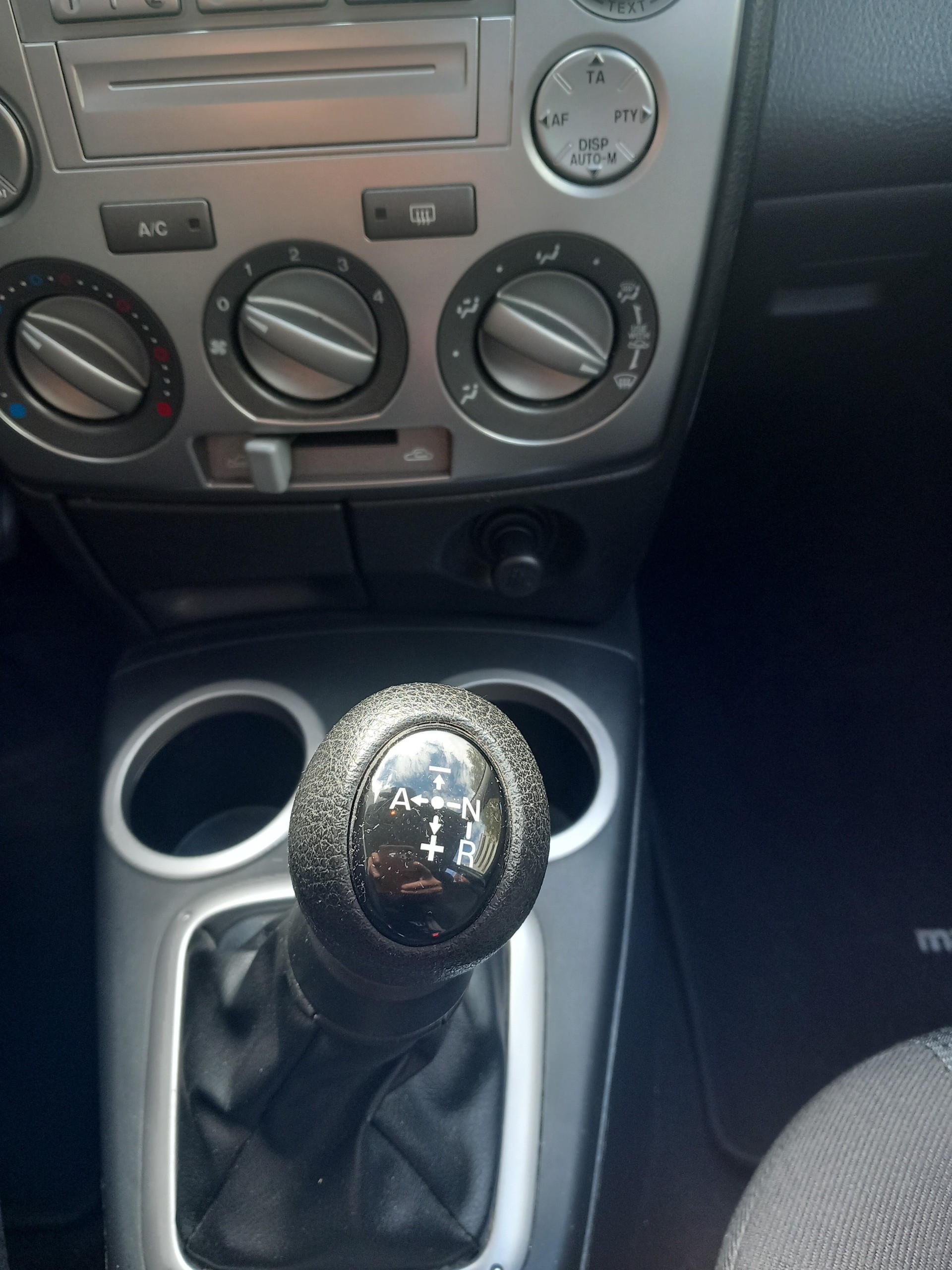 MAZDA 2 1.4i 16V Exclusive-image-9