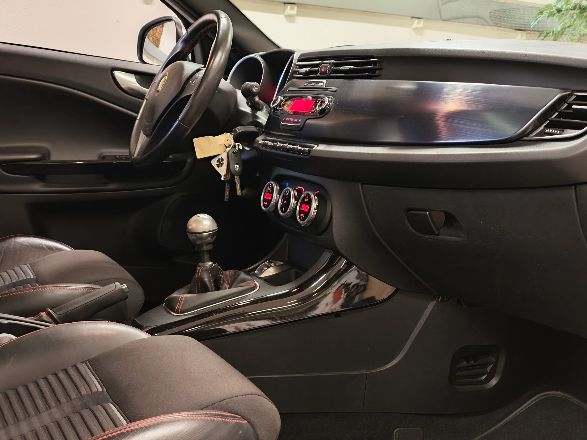 ALFA ROMEO Giulietta 1.4 MultiAir Veloce-image-24