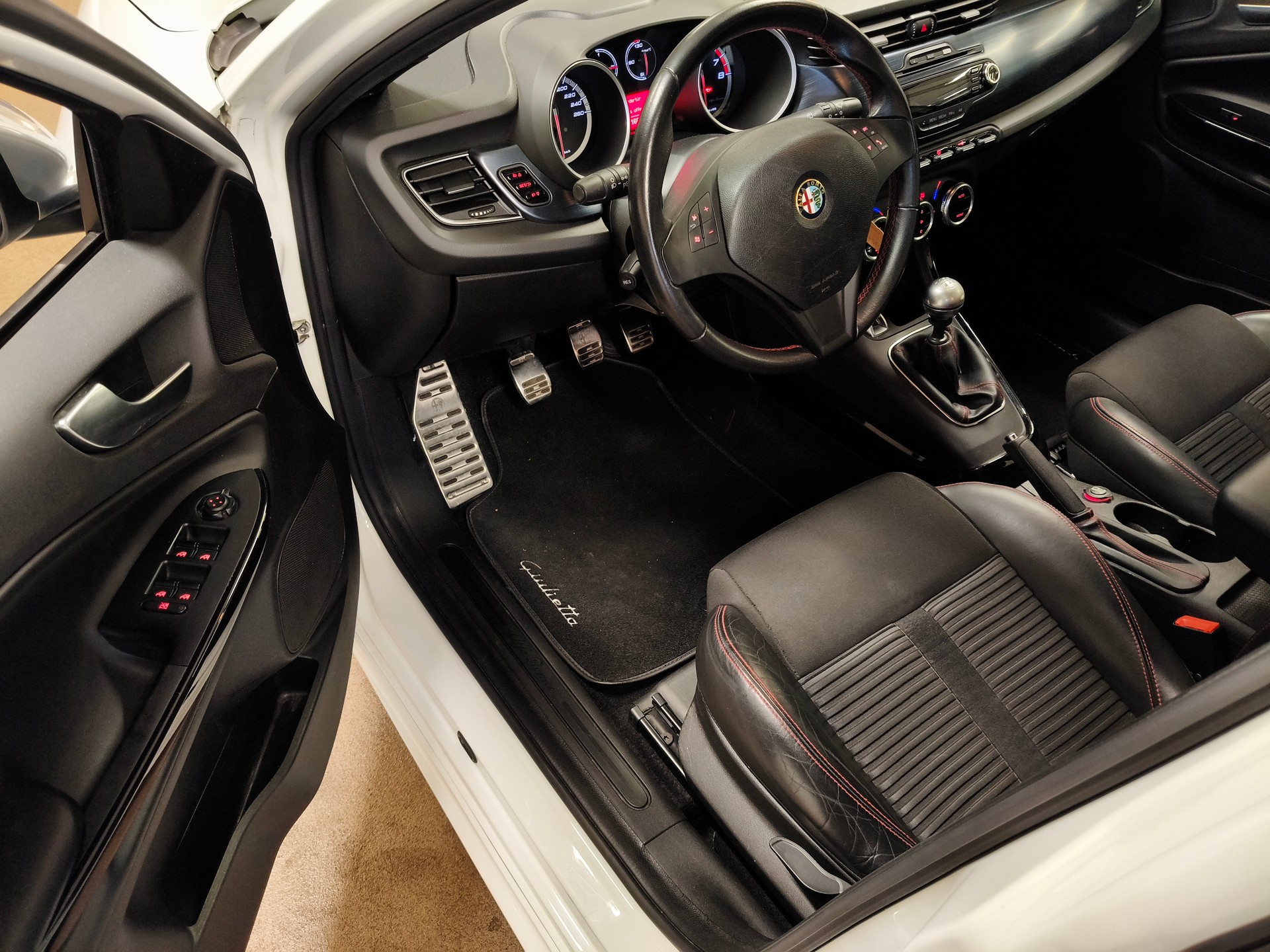 ALFA ROMEO Giulietta 1.4 MultiAir Veloce-image-16