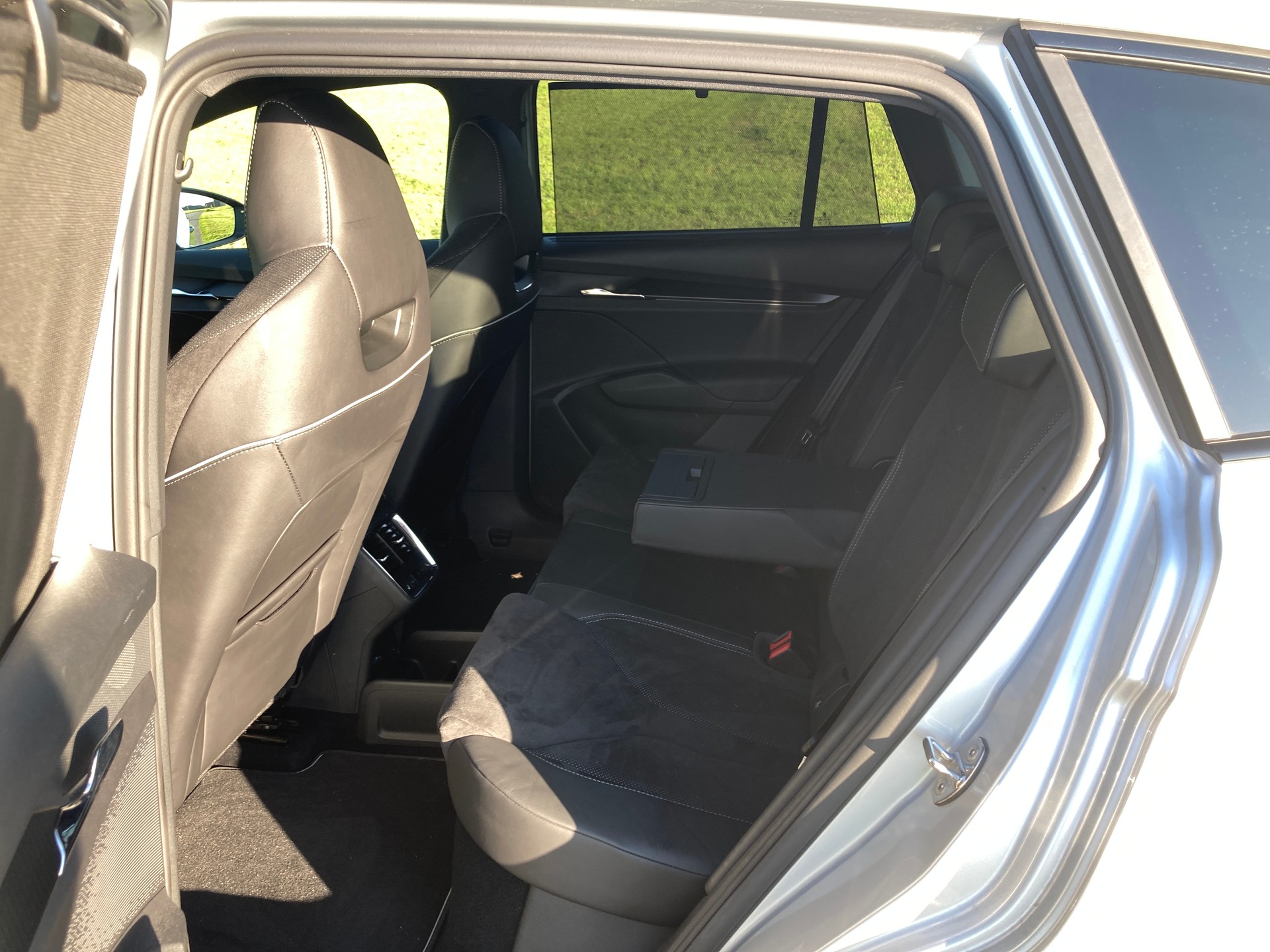 SKODA Enyaq iV 80x SportLine mit Anhängerkupplung-image-8