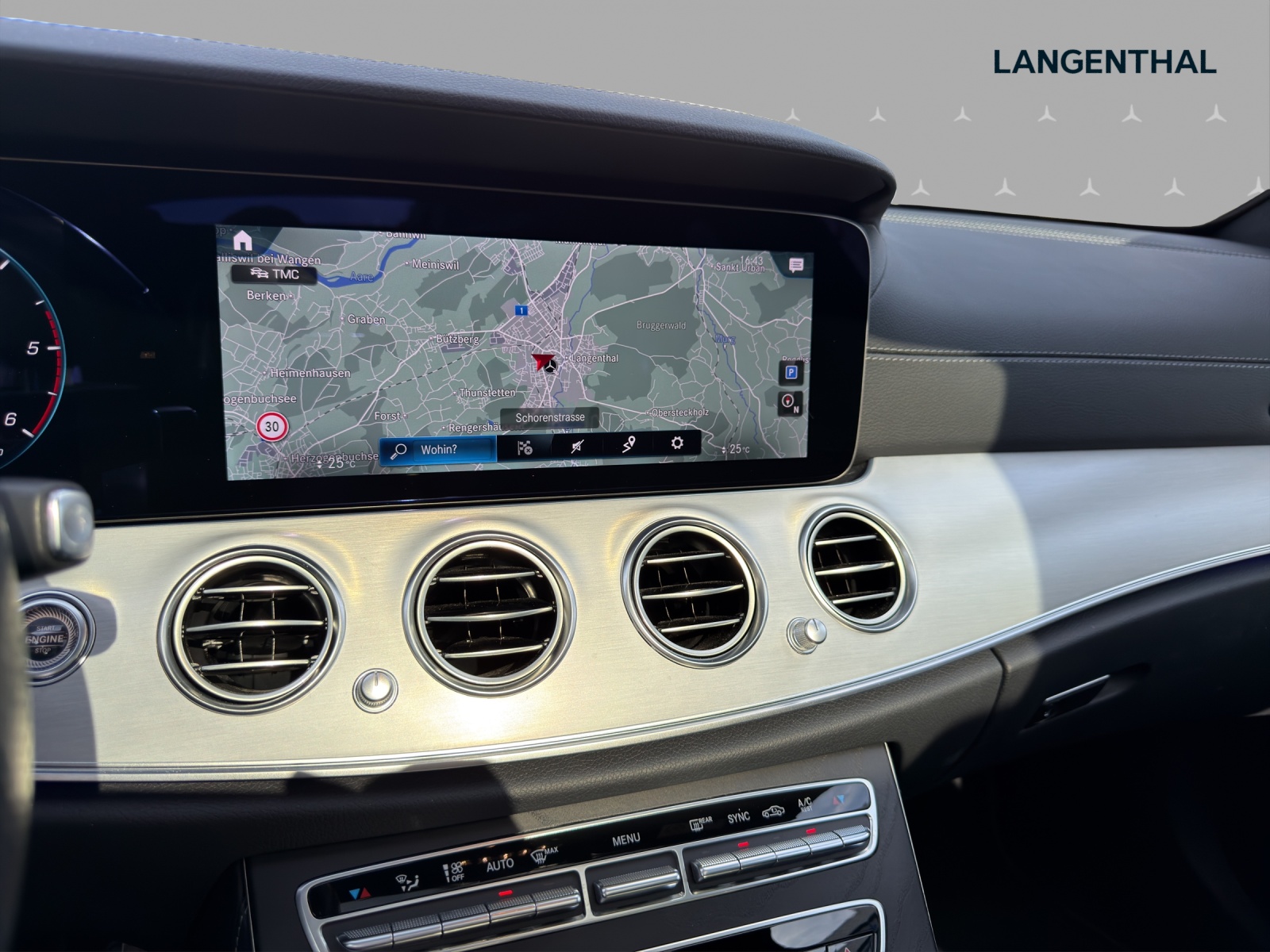 MERCEDES-BENZ E 220 d T 4Matic AMG Line 9G-Tronic-image-11