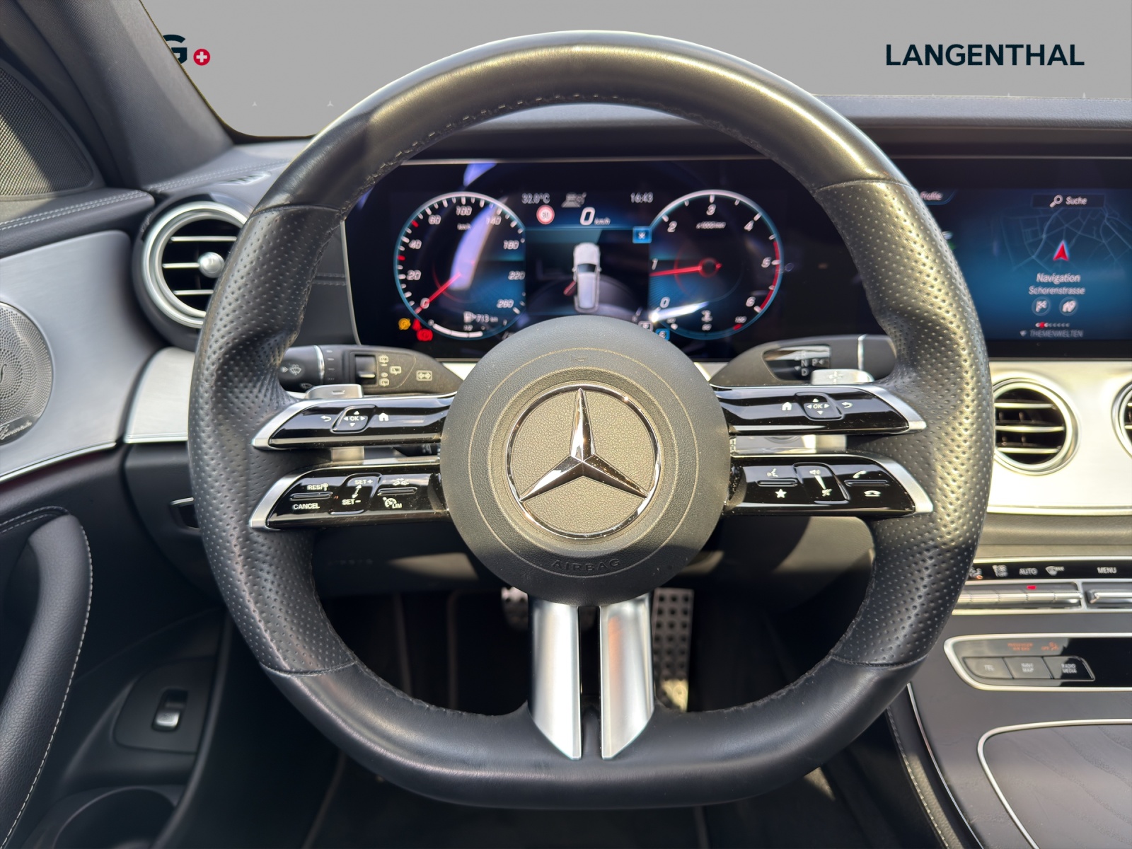 MERCEDES-BENZ E 220 d T 4Matic AMG Line 9G-Tronic-image-9