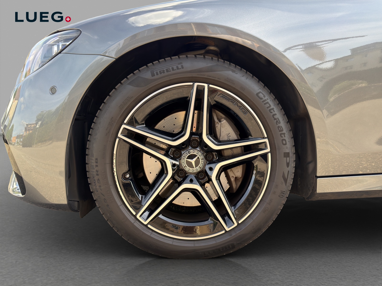 MERCEDES-BENZ E 220 d T 4Matic AMG Line 9G-Tronic-image-6
