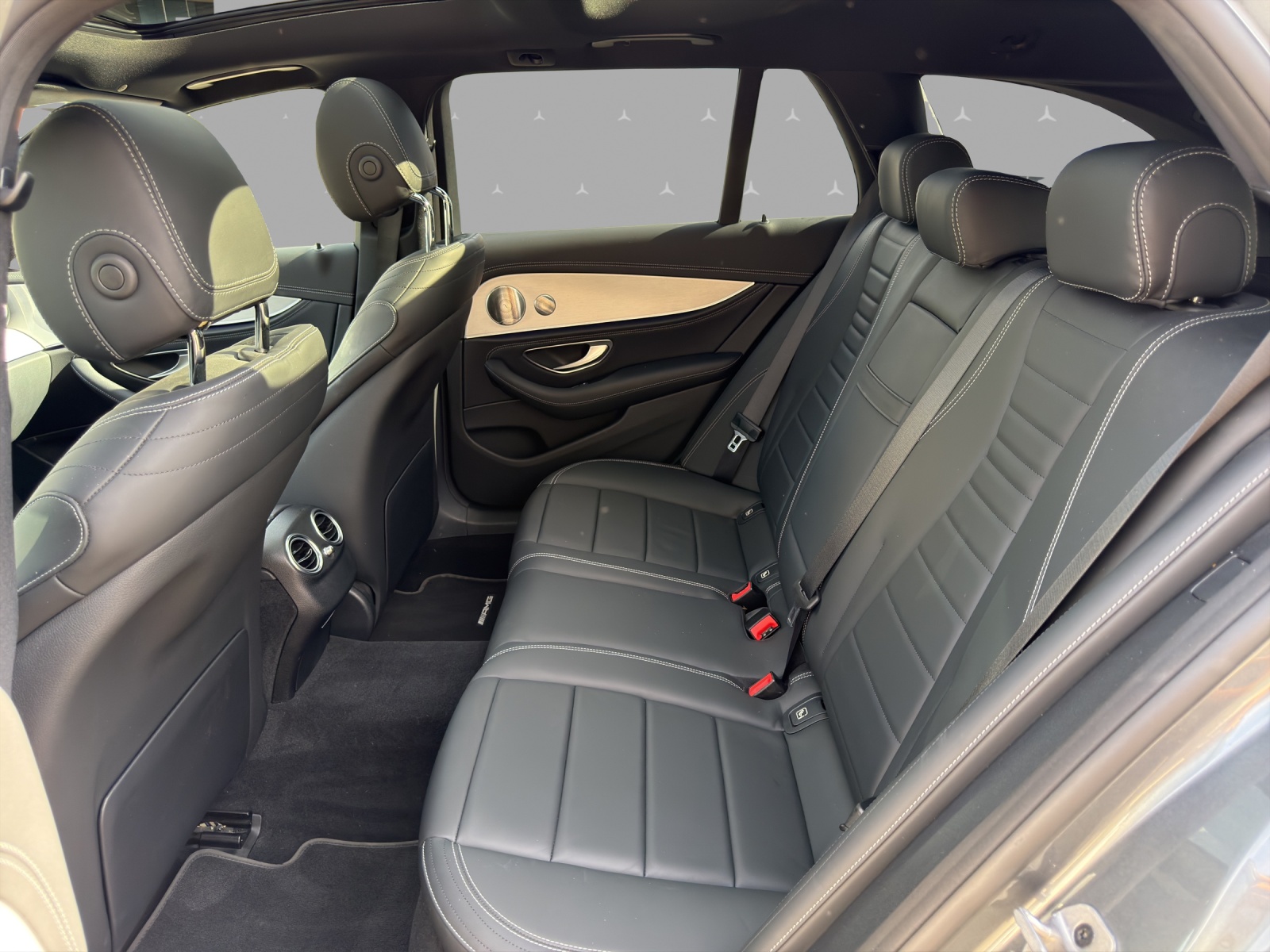 MERCEDES-BENZ E 220 d T 4Matic AMG Line 9G-Tronic-image-13