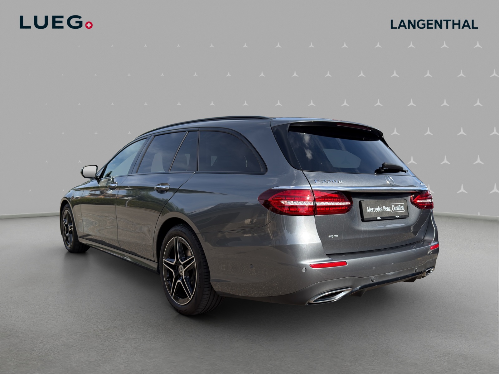 MERCEDES-BENZ E 220 d T 4Matic AMG Line 9G-Tronic-image-2