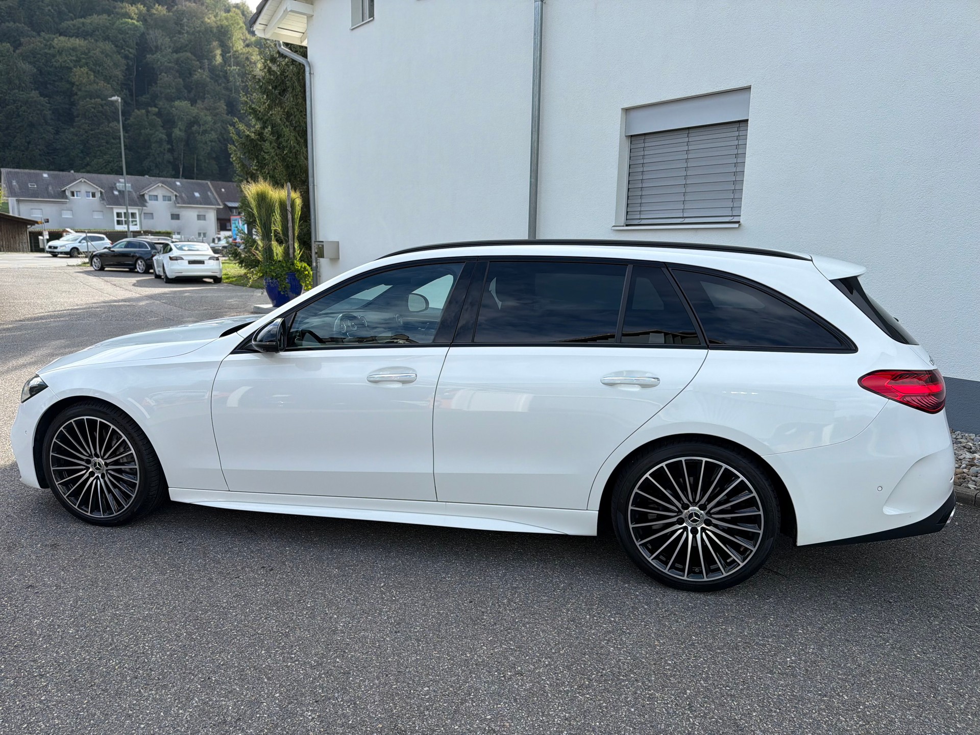 MERCEDES-BENZ C 220 d T 4Matic AMG Line-image-12