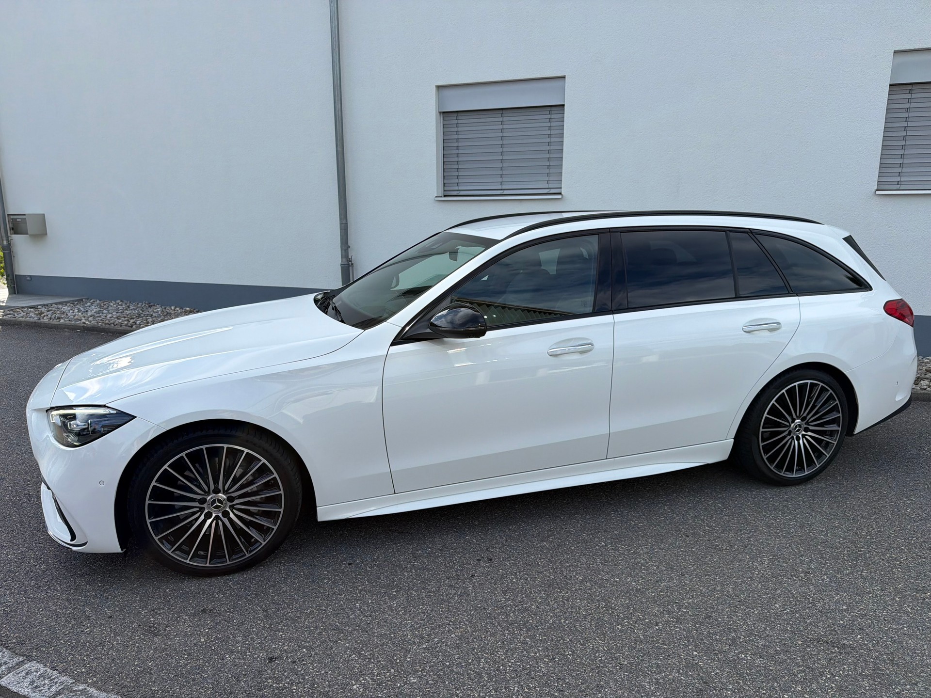 MERCEDES-BENZ C 220 d T 4Matic AMG Line-image-11