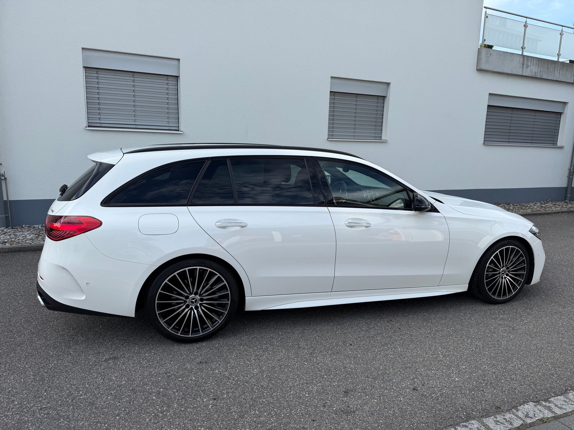 MERCEDES-BENZ C 220 d T 4Matic AMG Line-image-4