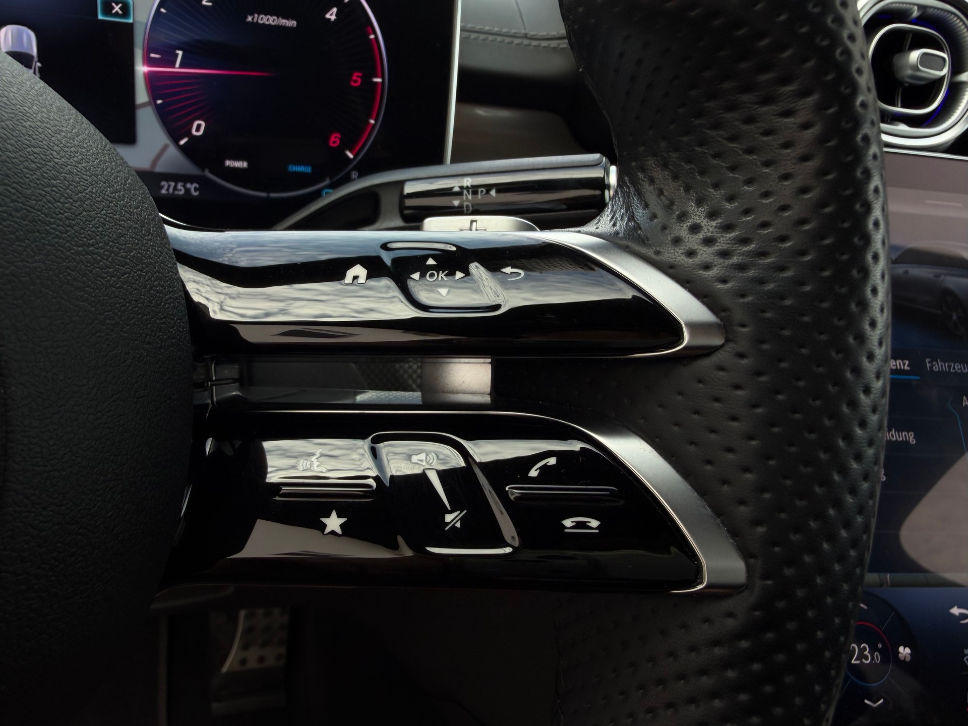MERCEDES-BENZ C 220 d T 4Matic AMG Line-image-21