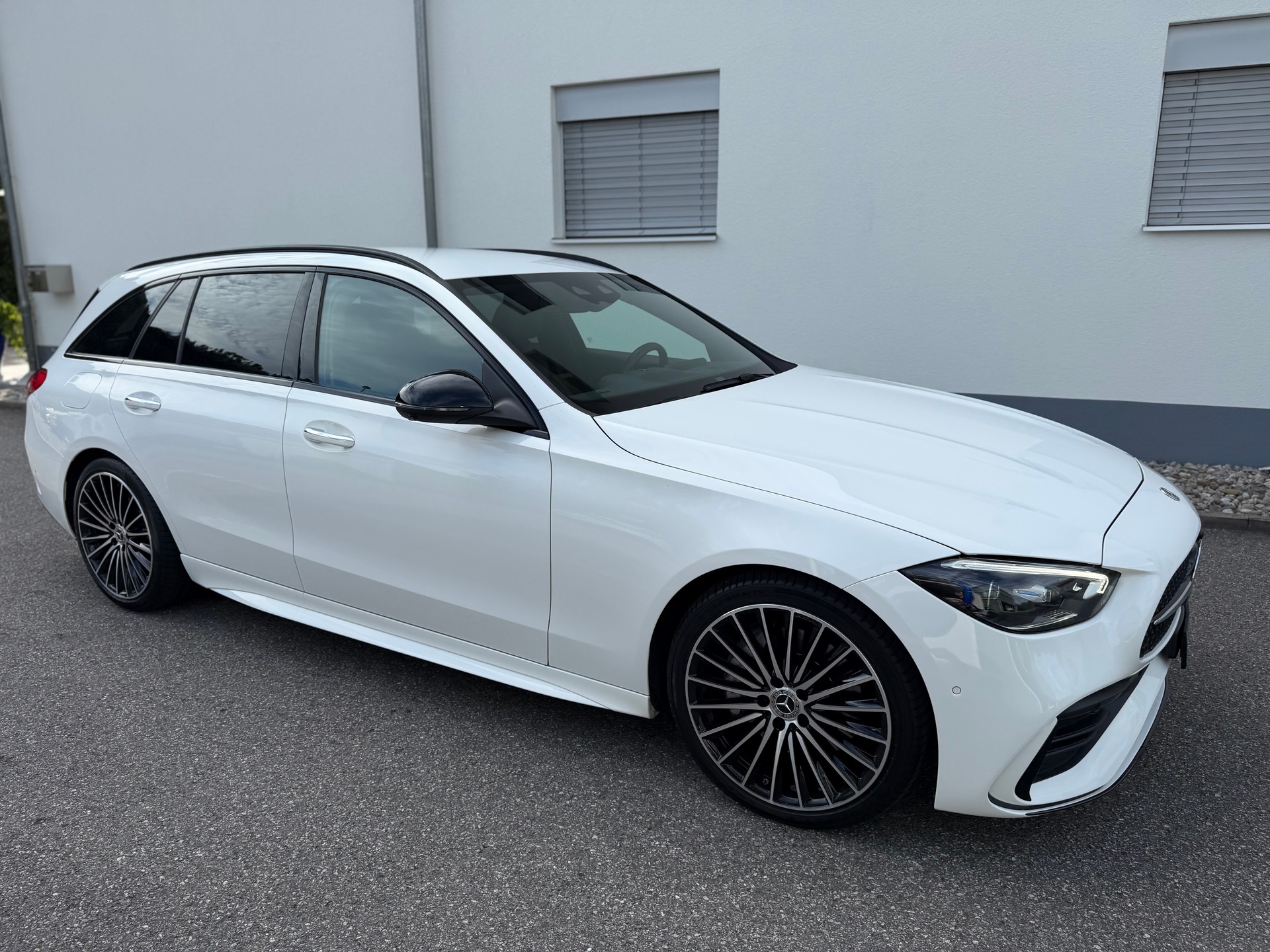 MERCEDES-BENZ C 220 d T 4Matic AMG Line-showroom-element-3