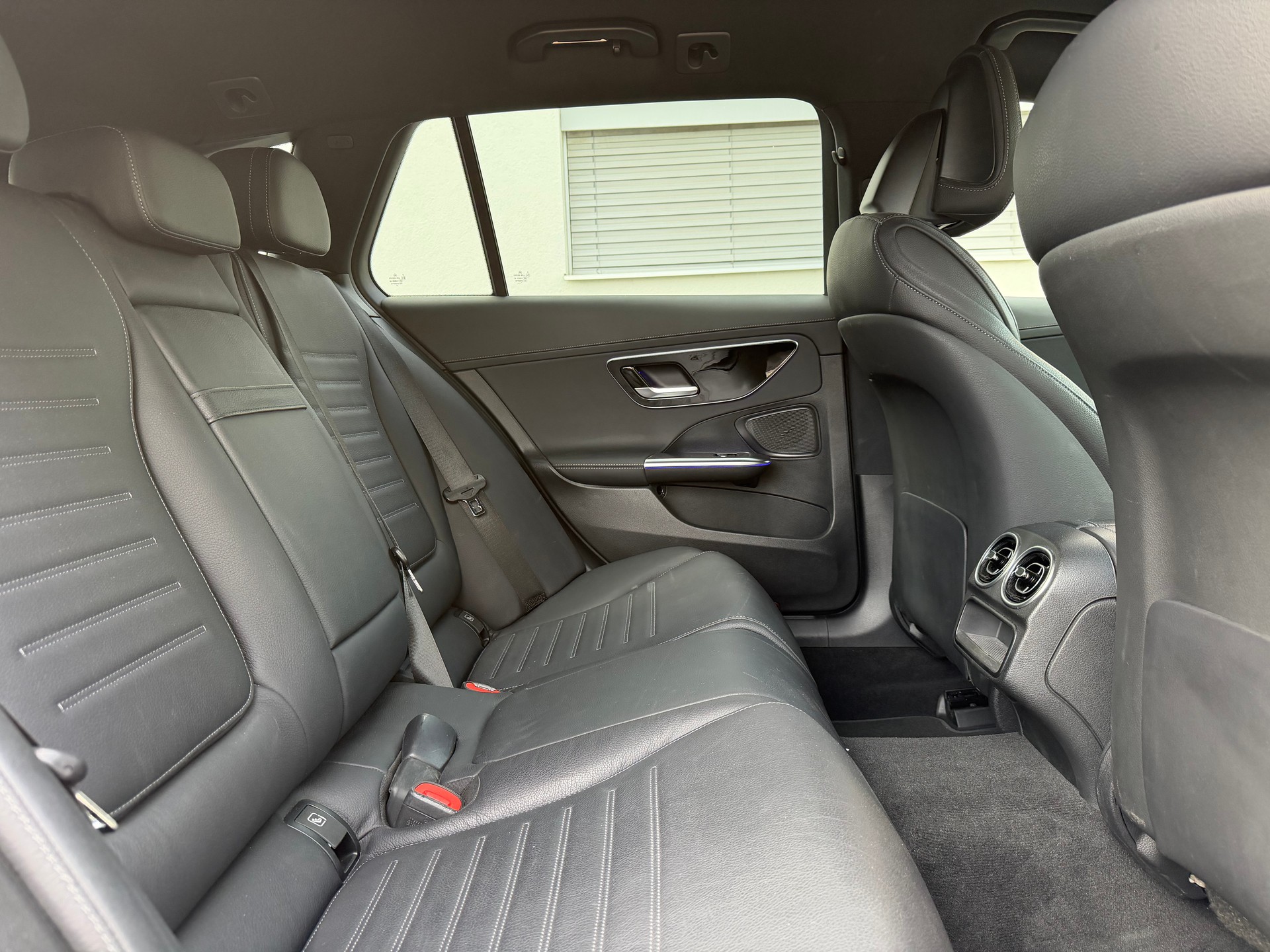 MERCEDES-BENZ C 220 d T 4Matic AMG Line-image-17