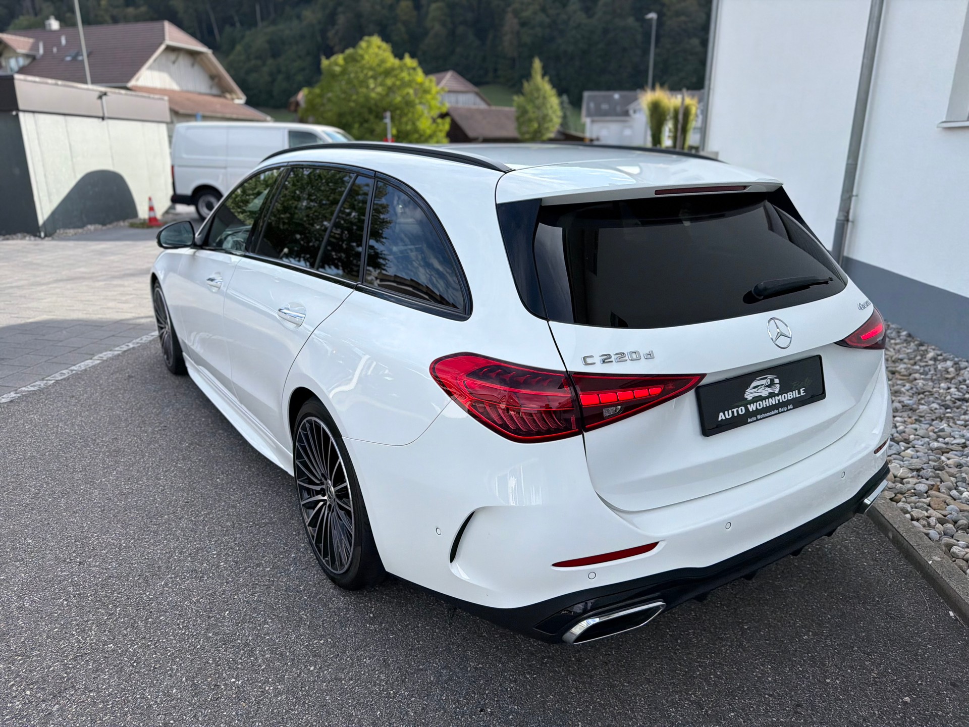 MERCEDES-BENZ C 220 d T 4Matic AMG Line-image-14