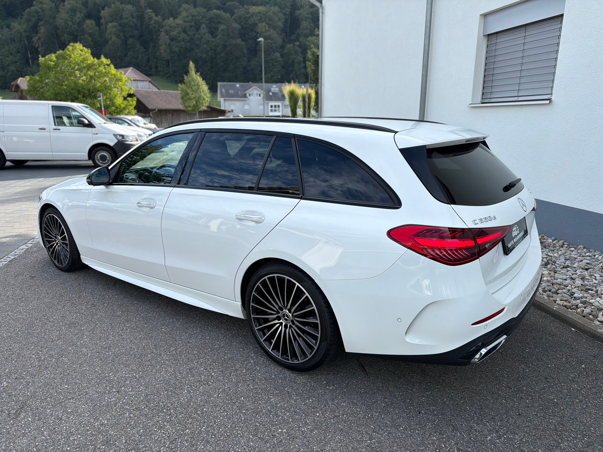 MERCEDES-BENZ C 220 d T 4Matic AMG Line-image-13