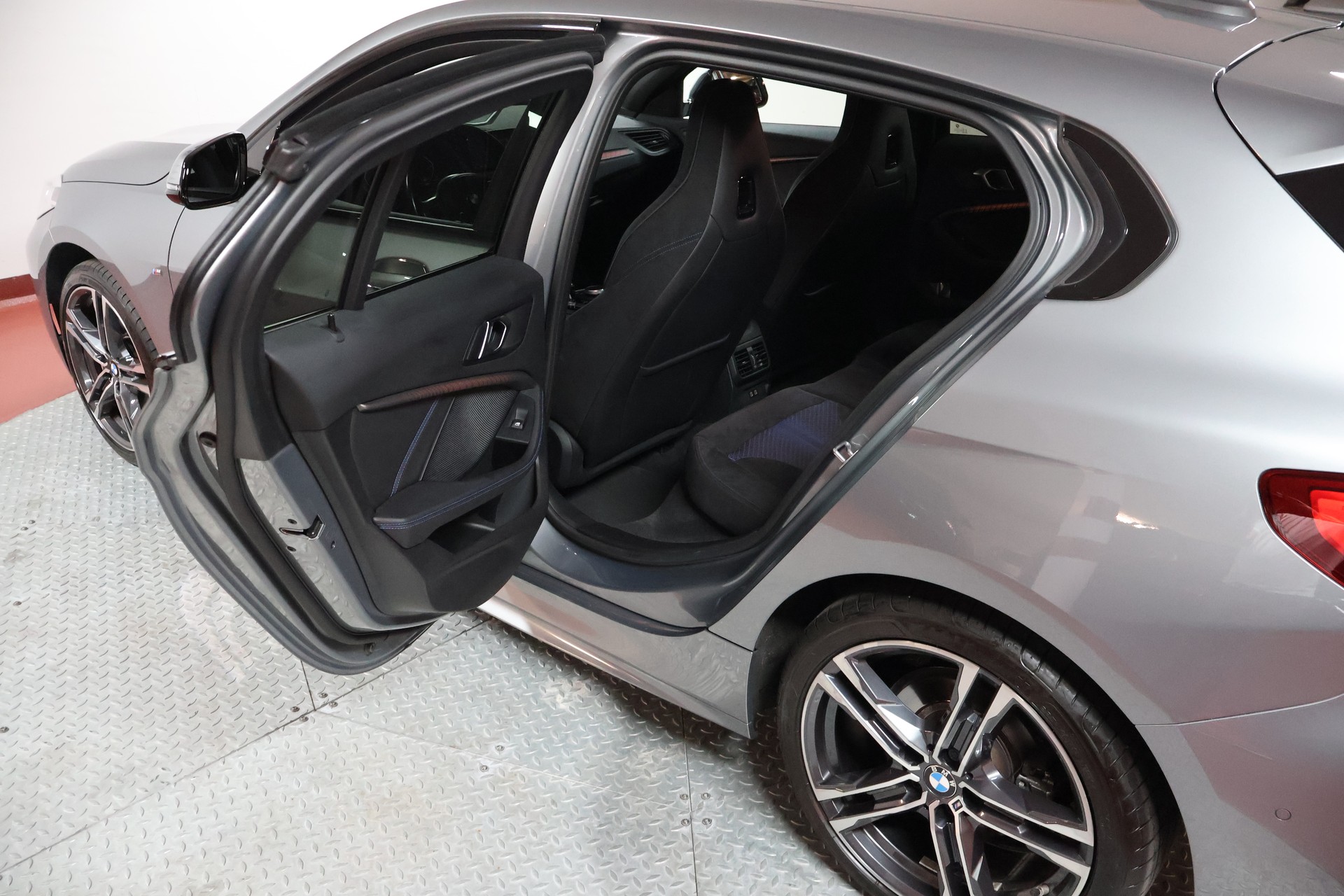 BMW 118i M Sport Steptronic-image-16