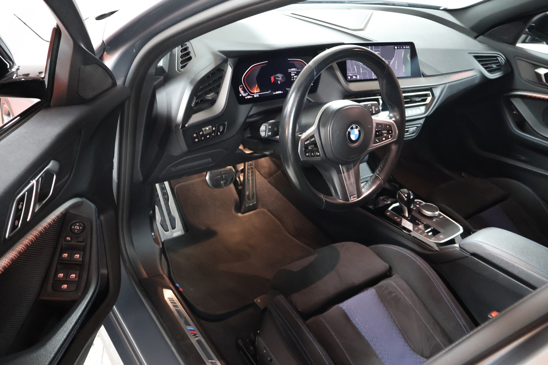 BMW 118i M Sport Steptronic-image-7