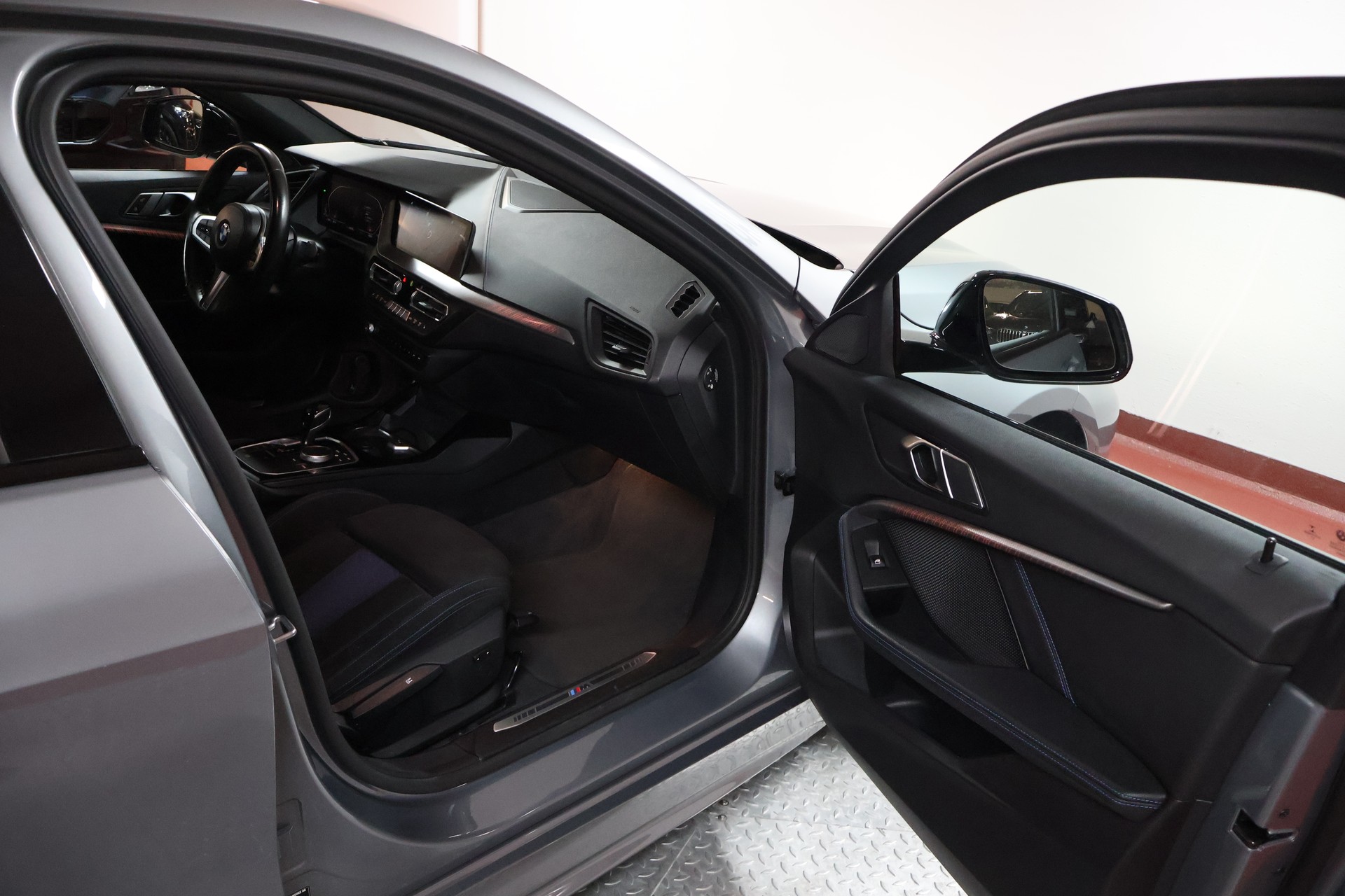 BMW 118i M Sport Steptronic-image-14