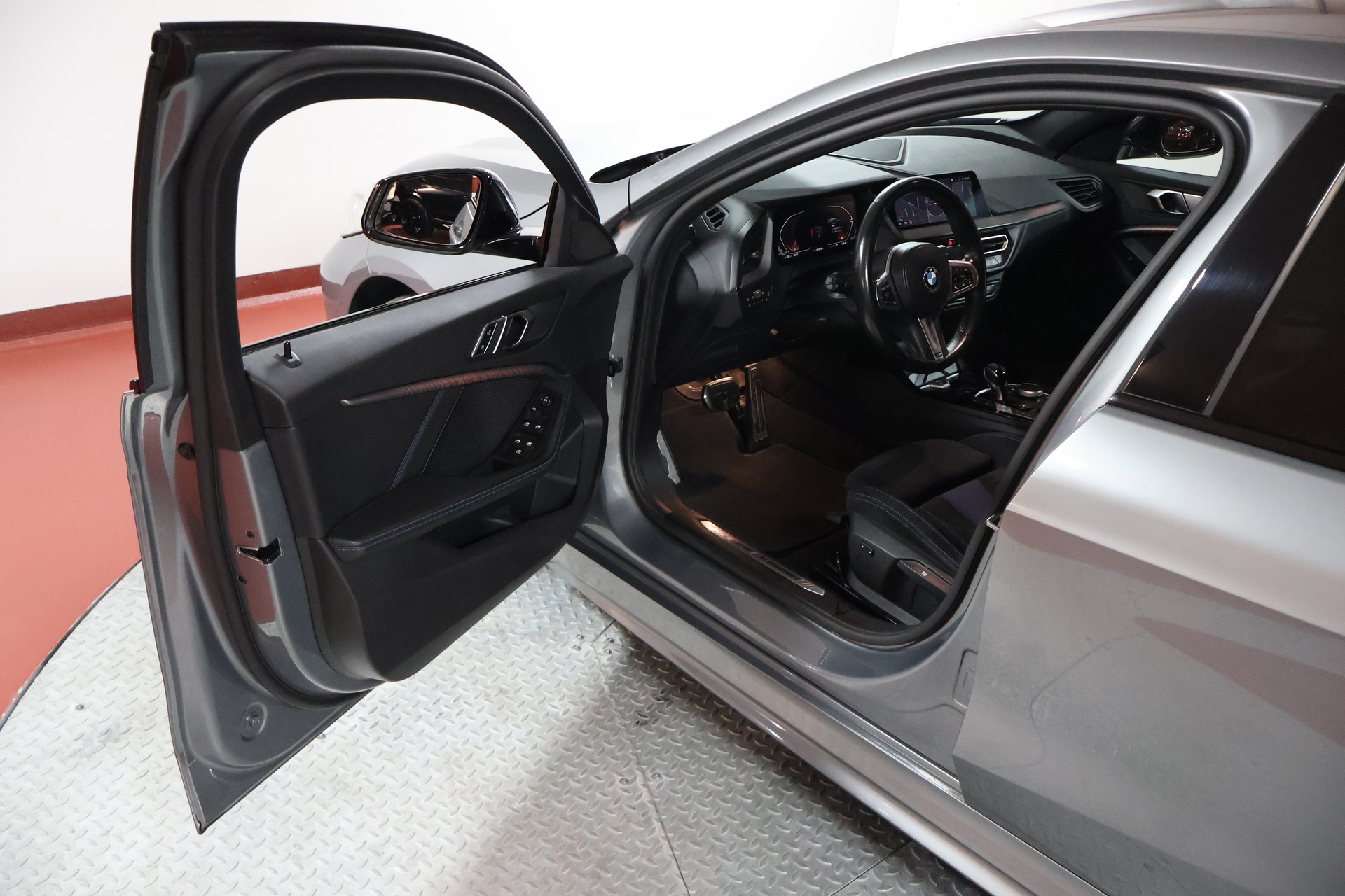 BMW 118i M Sport Steptronic-image-4