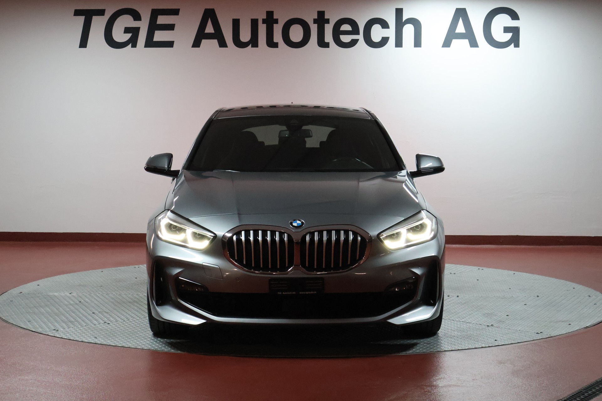BMW 118i M Sport Steptronic-showroom-element-1
