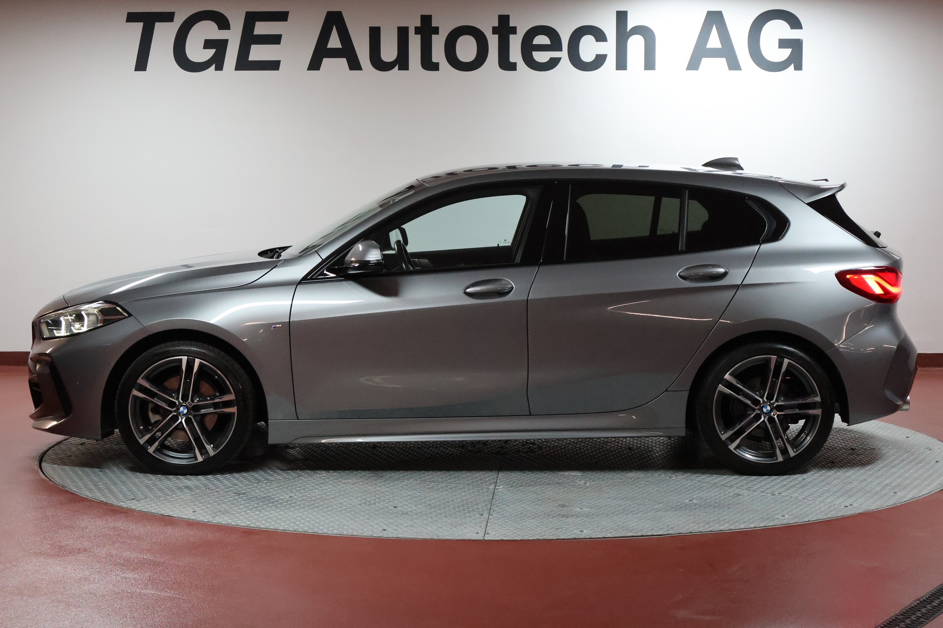 BMW 118i M Sport Steptronic-showroom-element-3