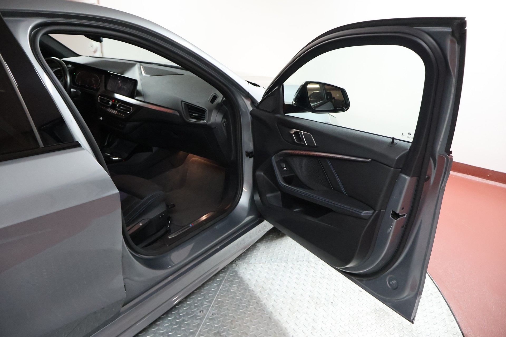 BMW 118i M Sport Steptronic-image-15