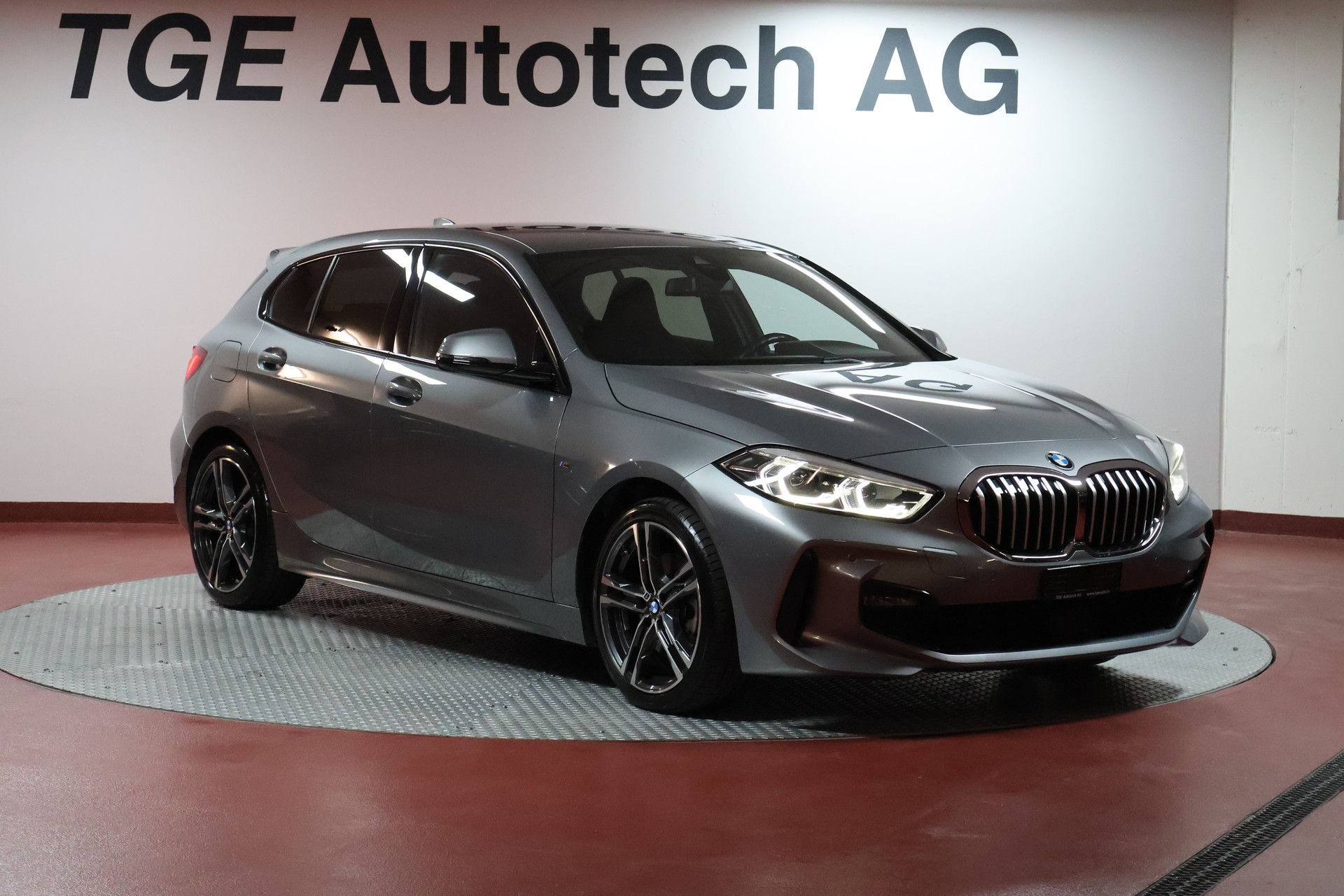BMW 118i M Sport Steptronic-showroom-element-2