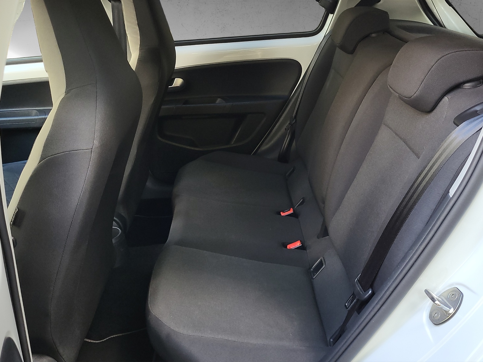 VW e-up Limited-image-16