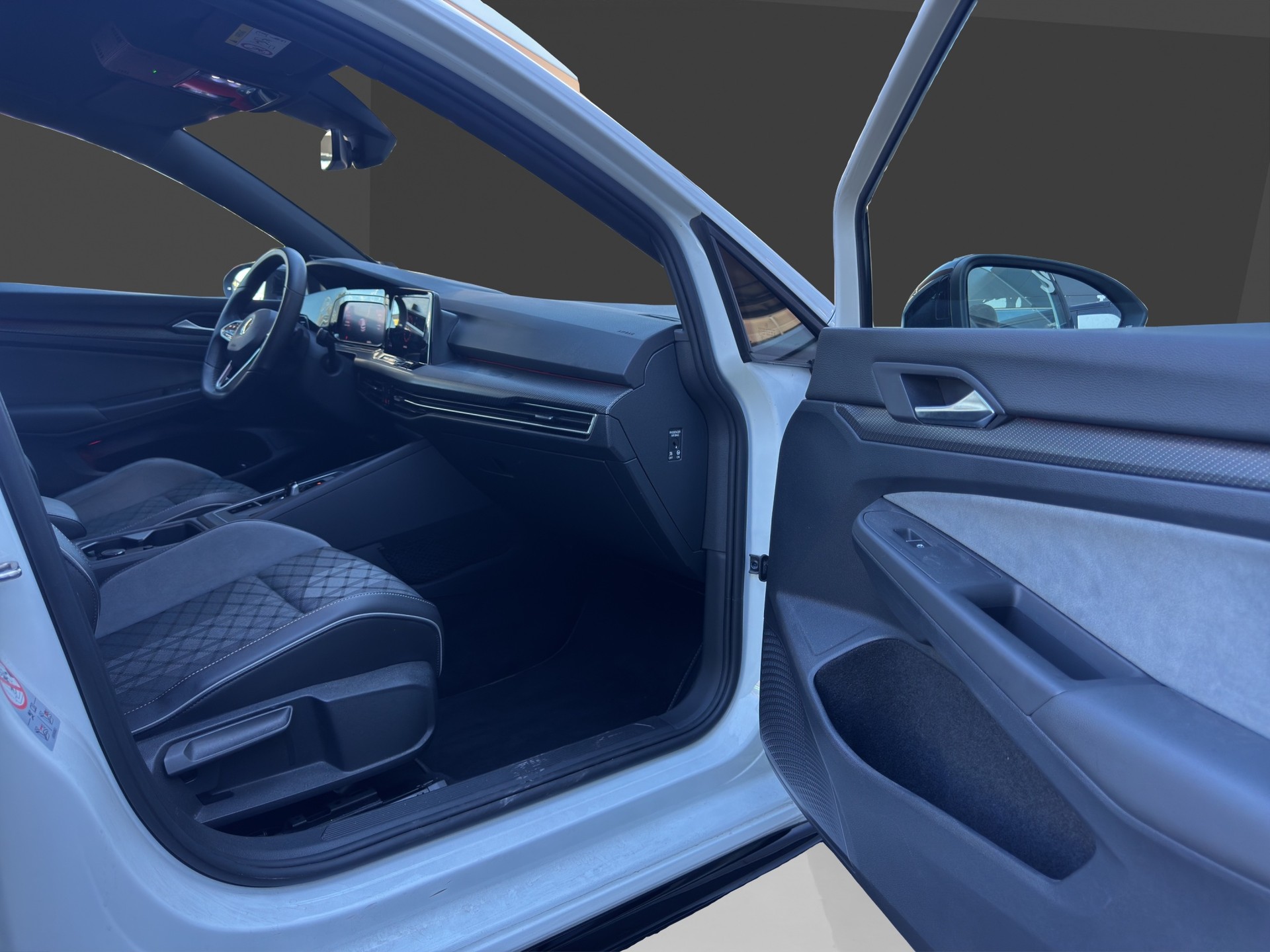 VW Golf 2.0 TSI R-Line DSG 4 Motion-image-15