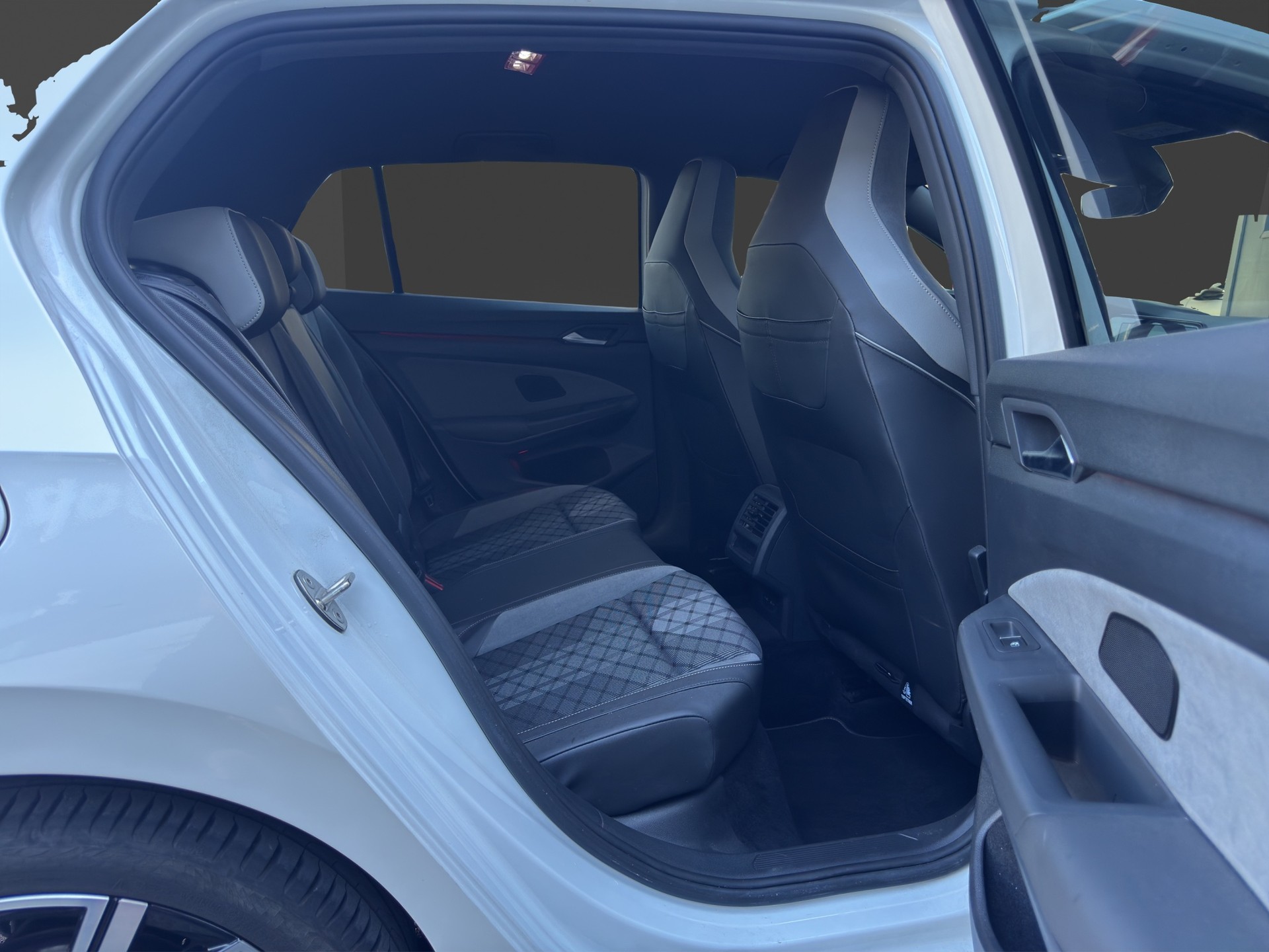 VW Golf 2.0 TSI R-Line DSG 4 Motion-image-17