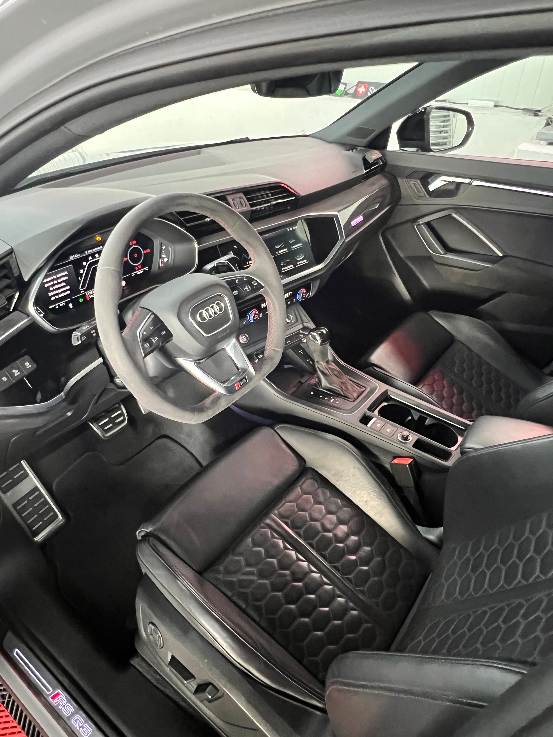 AUDI RS Q3 Sportback quattro S tronic-image-11