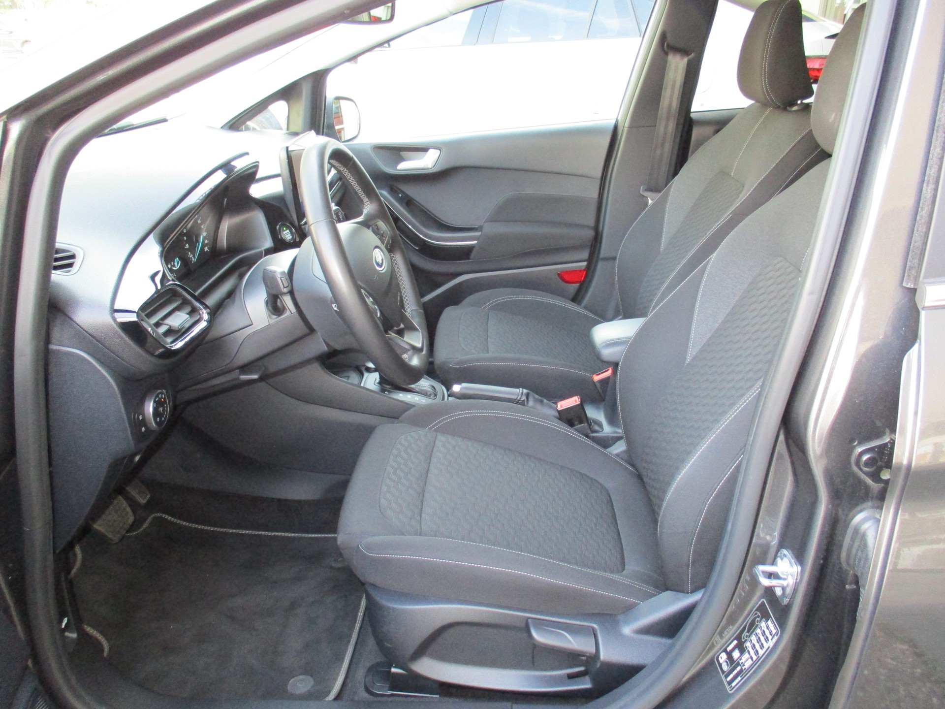 FORD Fiesta 1.0 SCTi MHEV Titanium Automat-image-5