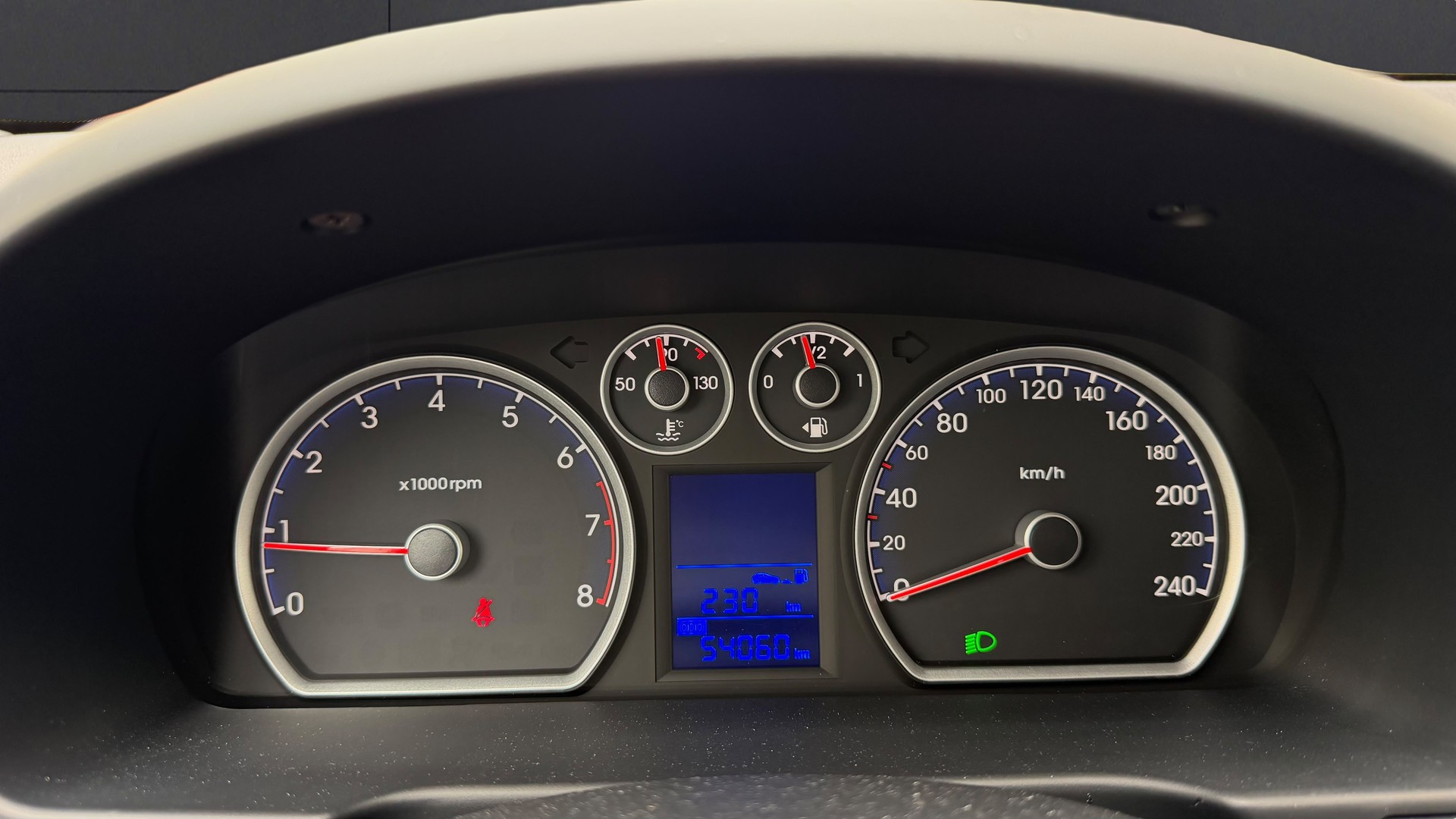 HYUNDAI i30 1.6 Swiss Plus Edition-image-12