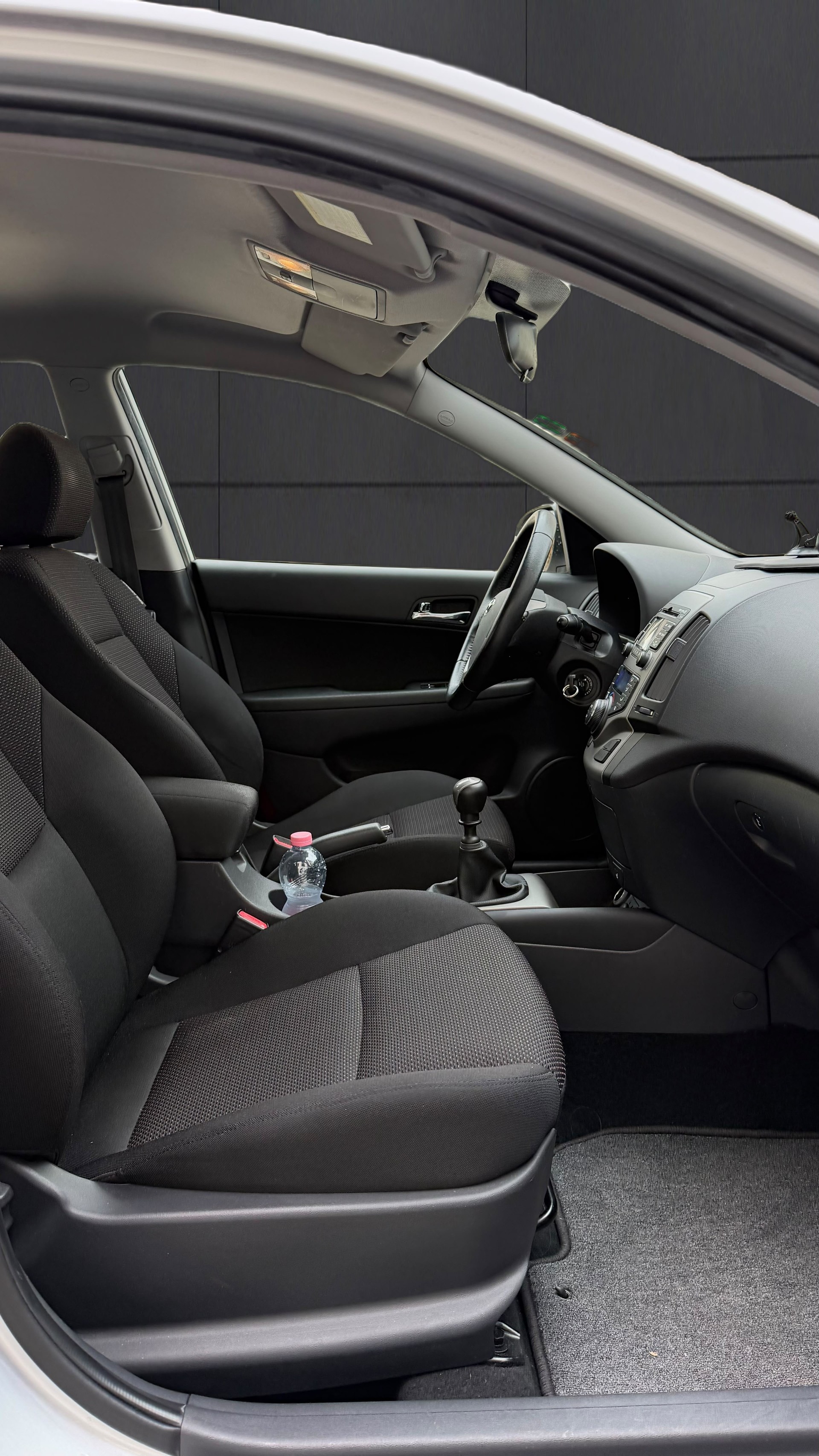 HYUNDAI i30 1.6 Swiss Plus Edition-image-9