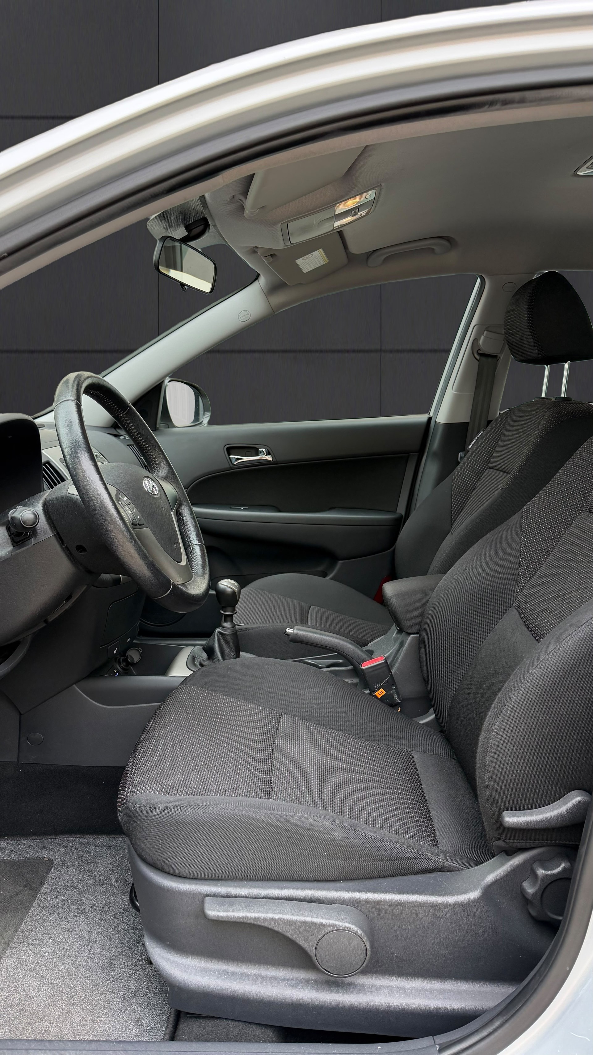 HYUNDAI i30 1.6 Swiss Plus Edition-image-16