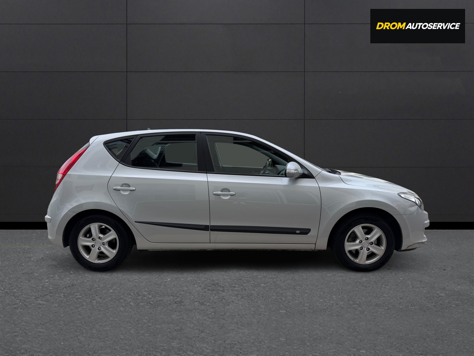 HYUNDAI i30 1.6 Swiss Plus Edition-image-7