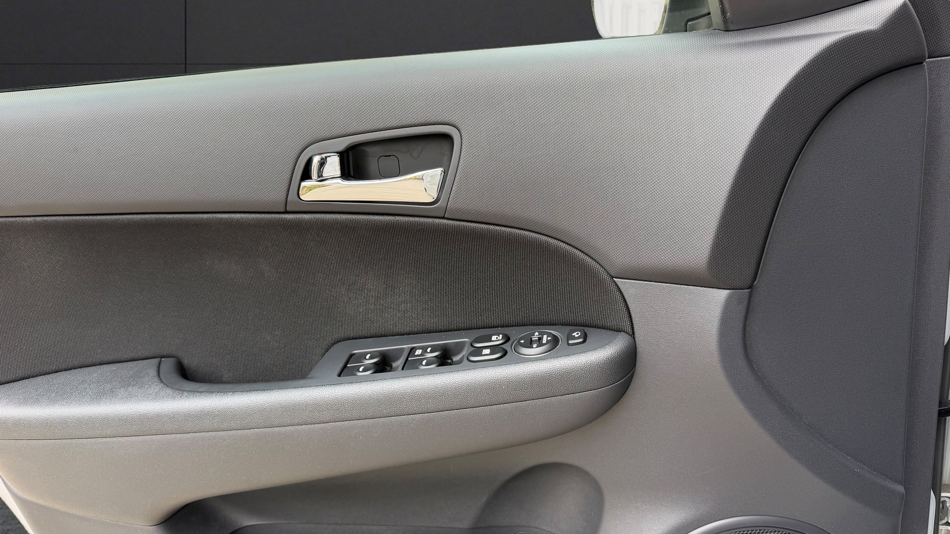 HYUNDAI i30 1.6 Swiss Plus Edition-image-13