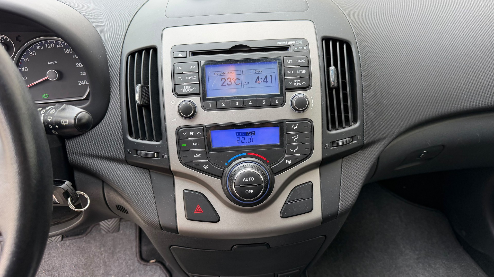 HYUNDAI i30 1.6 Swiss Plus Edition-image-18