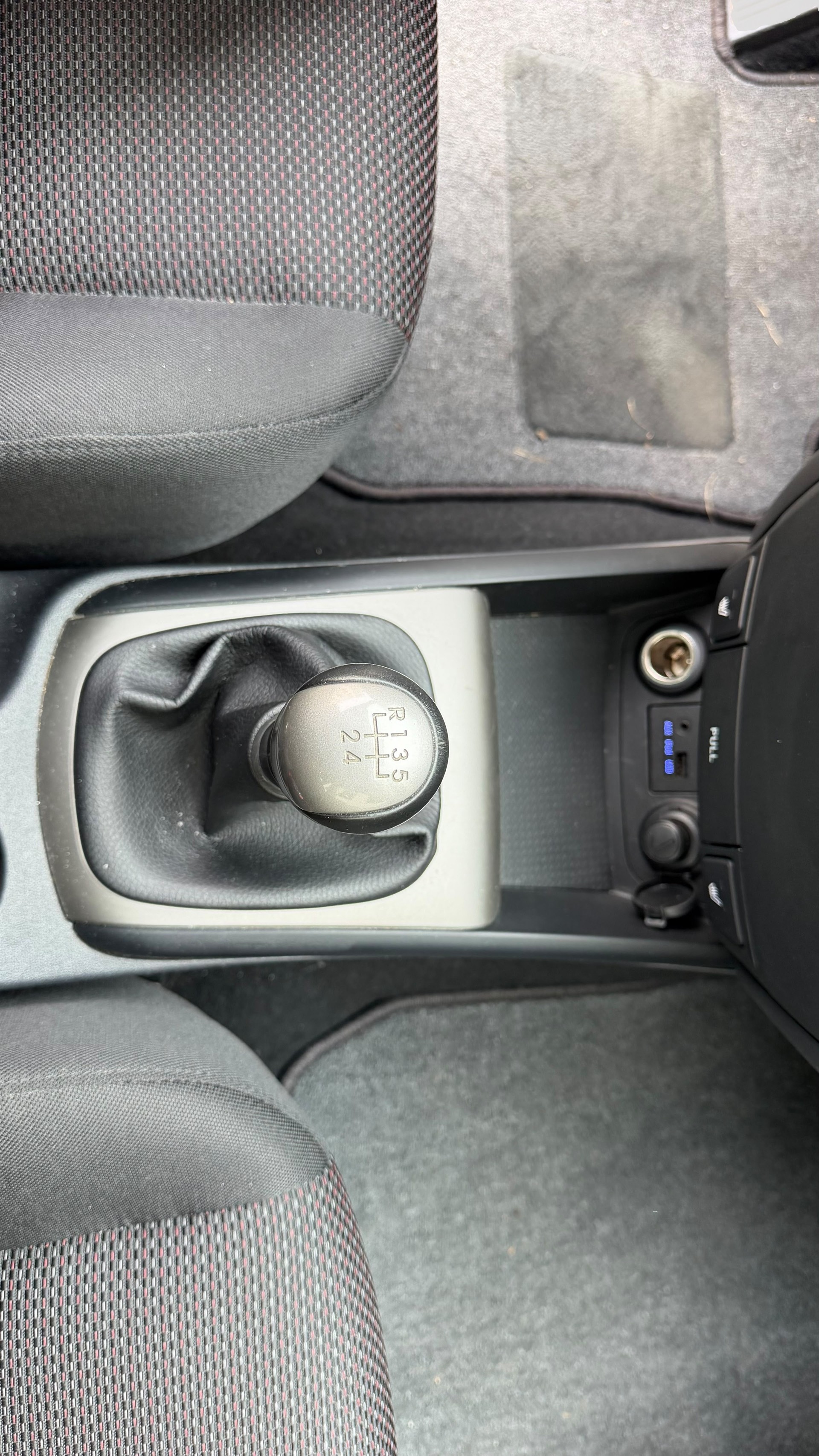HYUNDAI i30 1.6 Swiss Plus Edition-image-15