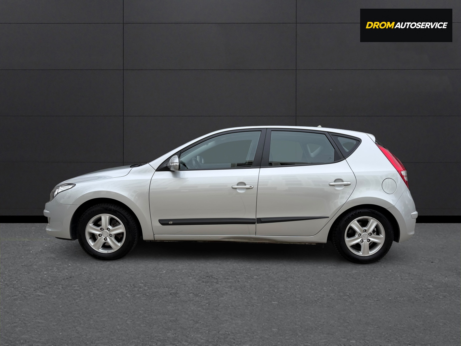 HYUNDAI i30 1.6 Swiss Plus Edition-image-6