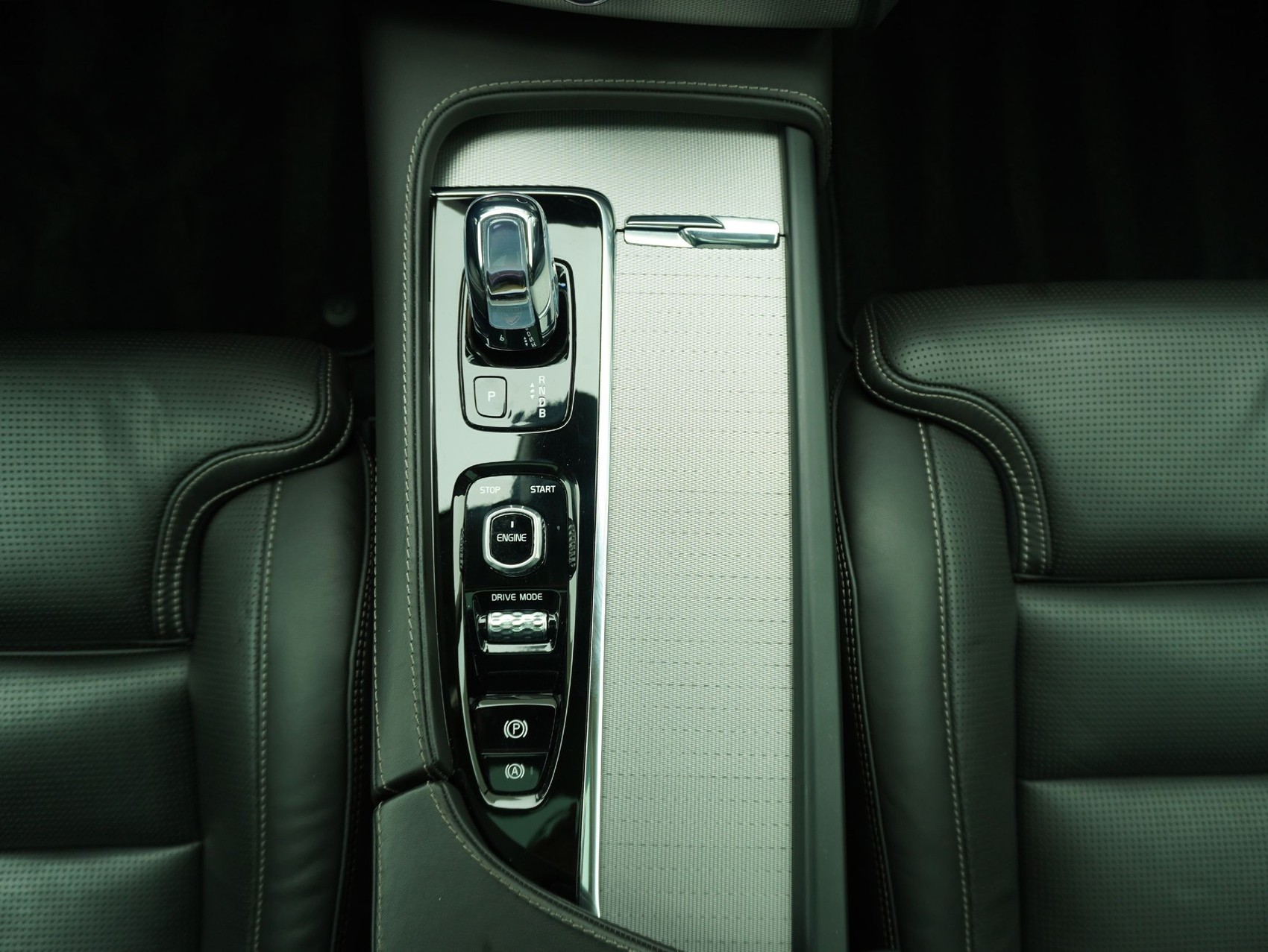 VOLVO XC90 2.0 T8 TE Inscription 7P. AWD-image-16