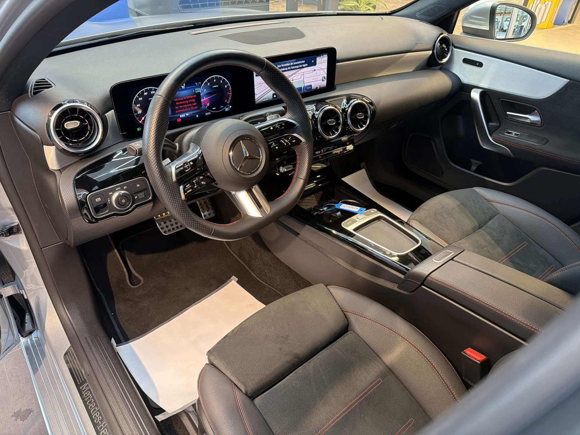 MERCEDES-BENZ A 180 AMG-Line DCT-Automat-image-5
