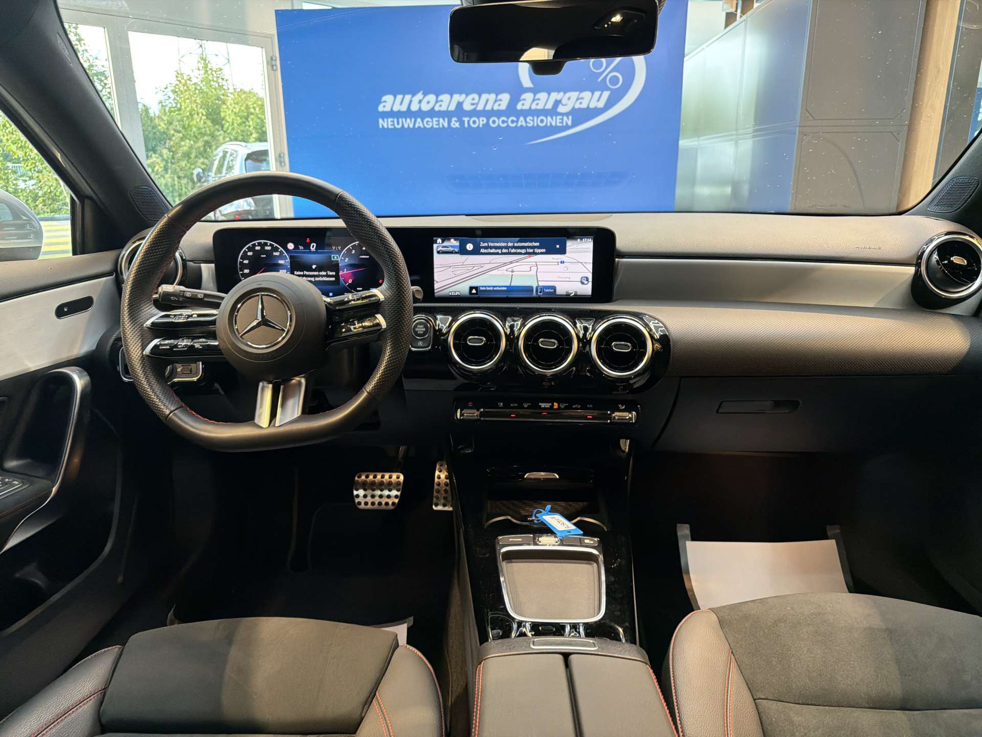 MERCEDES-BENZ A 180 AMG-Line DCT-Automat-image-14