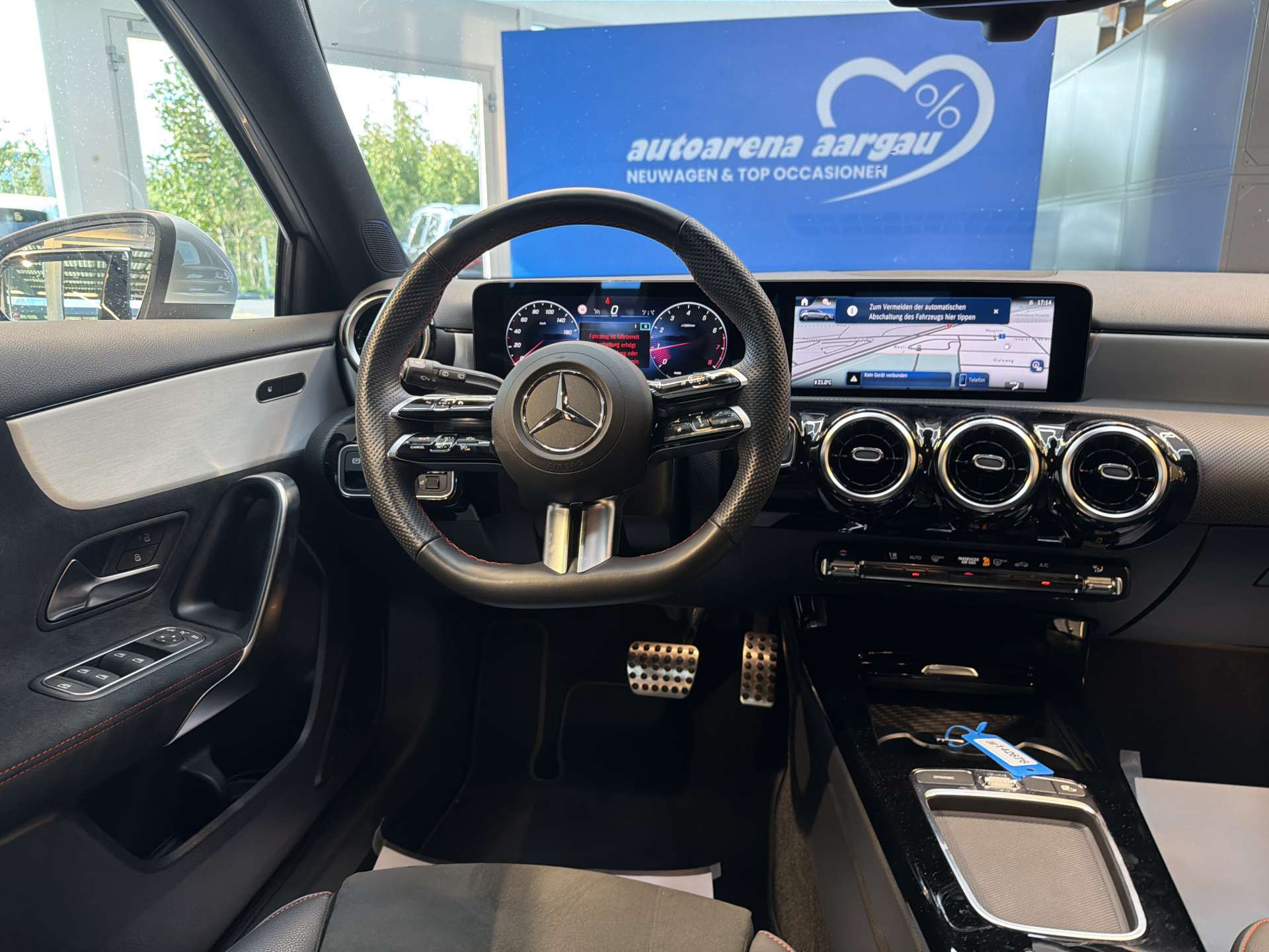 MERCEDES-BENZ A 180 AMG-Line DCT-Automat-image-4