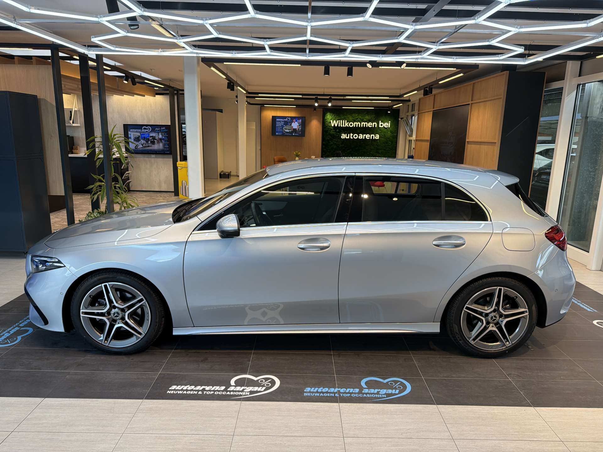 MERCEDES-BENZ A 180 AMG-Line DCT-Automat-image-13
