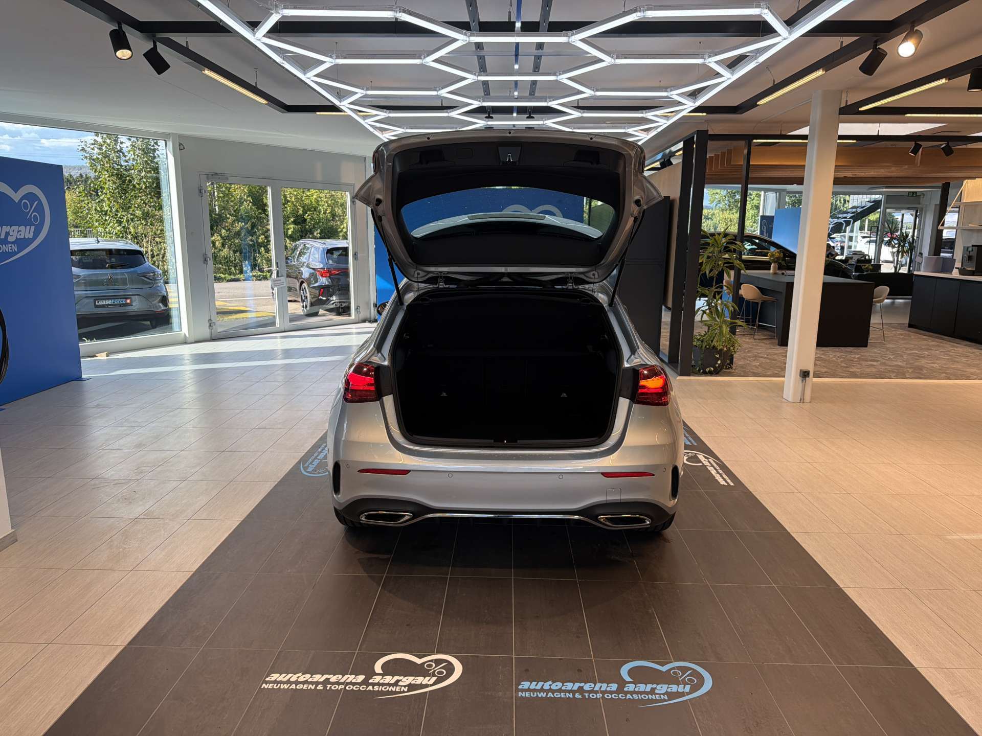 MERCEDES-BENZ A 180 AMG-Line DCT-Automat-image-7