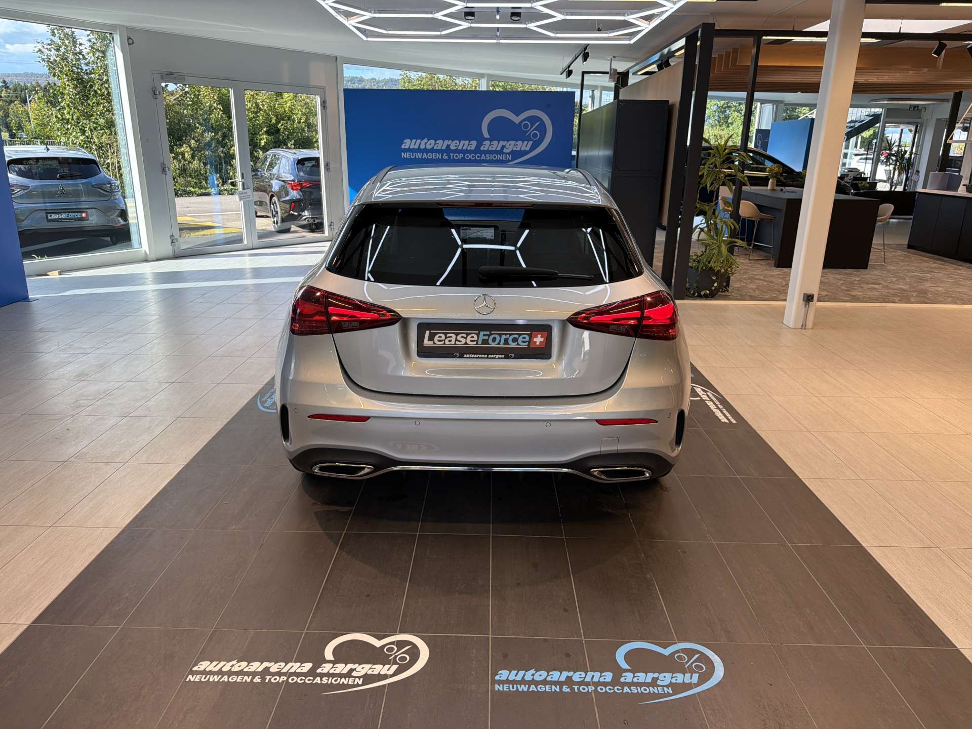MERCEDES-BENZ A 180 AMG-Line DCT-Automat-image-12