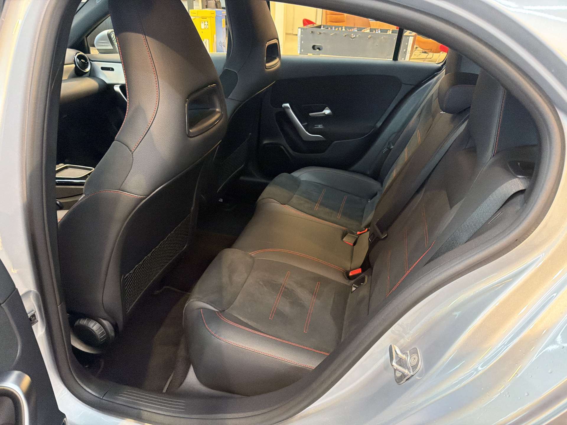 MERCEDES-BENZ A 180 AMG-Line DCT-Automat-image-6