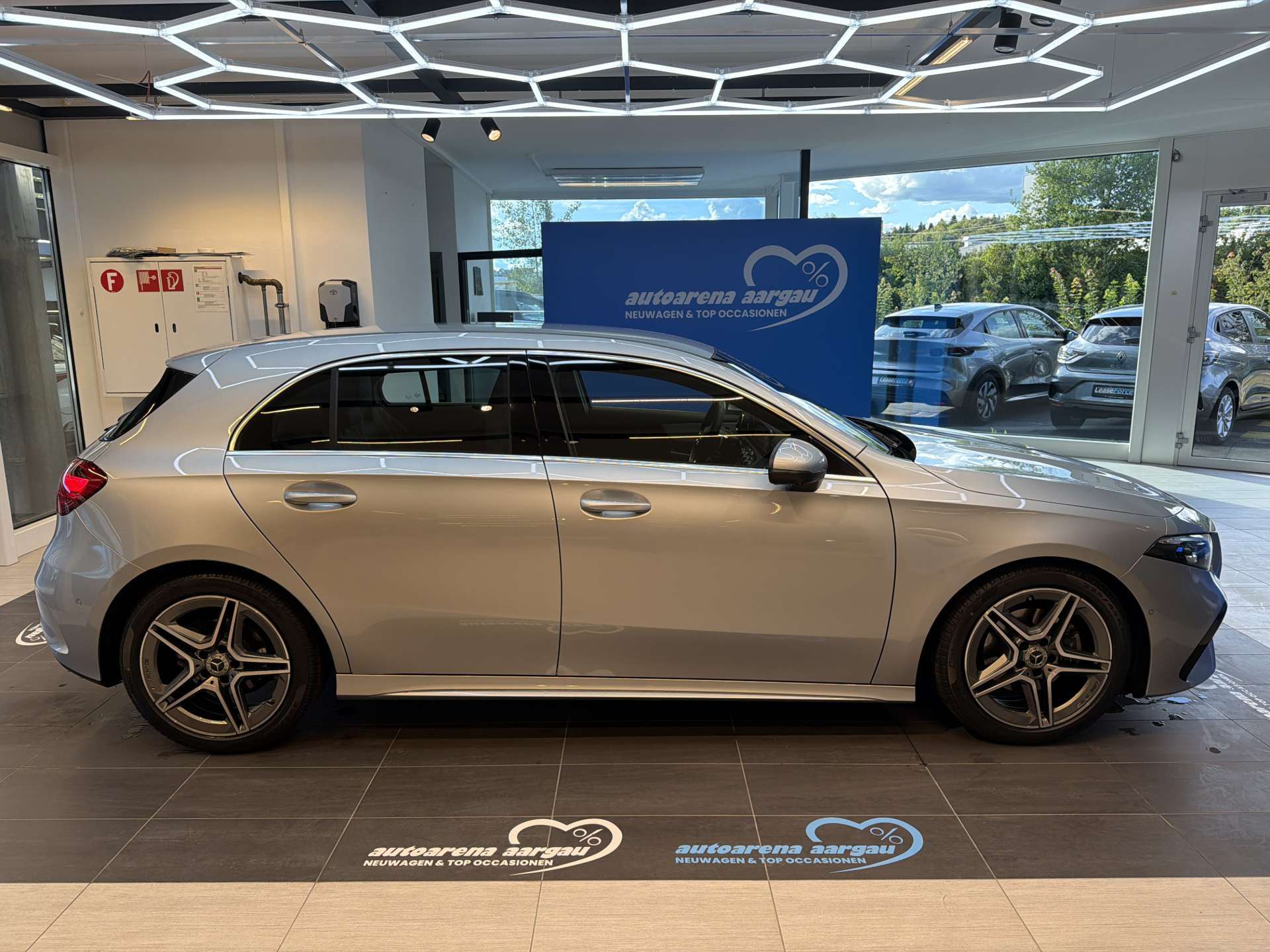 MERCEDES-BENZ A 180 AMG-Line DCT-Automat-image-11