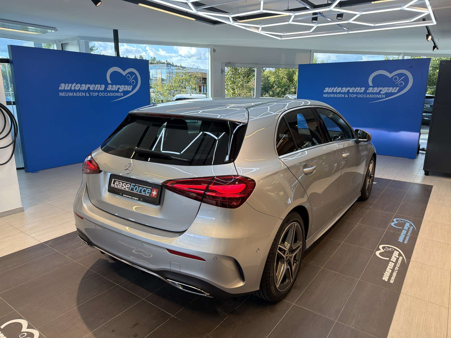 MERCEDES-BENZ A 180 AMG-Line DCT-Automat-image-2